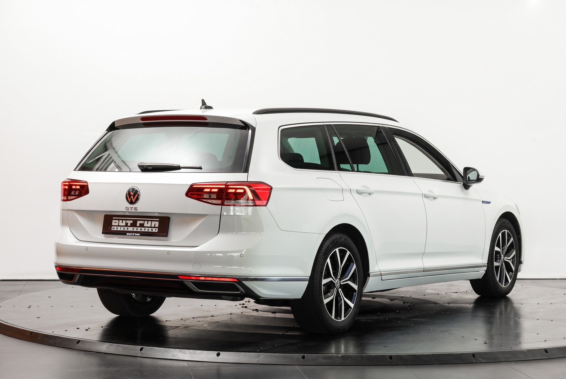 VW Passat Variant 1.4 TSI GTE Hybrid DSG * Attelage * Discover Pro-image-5