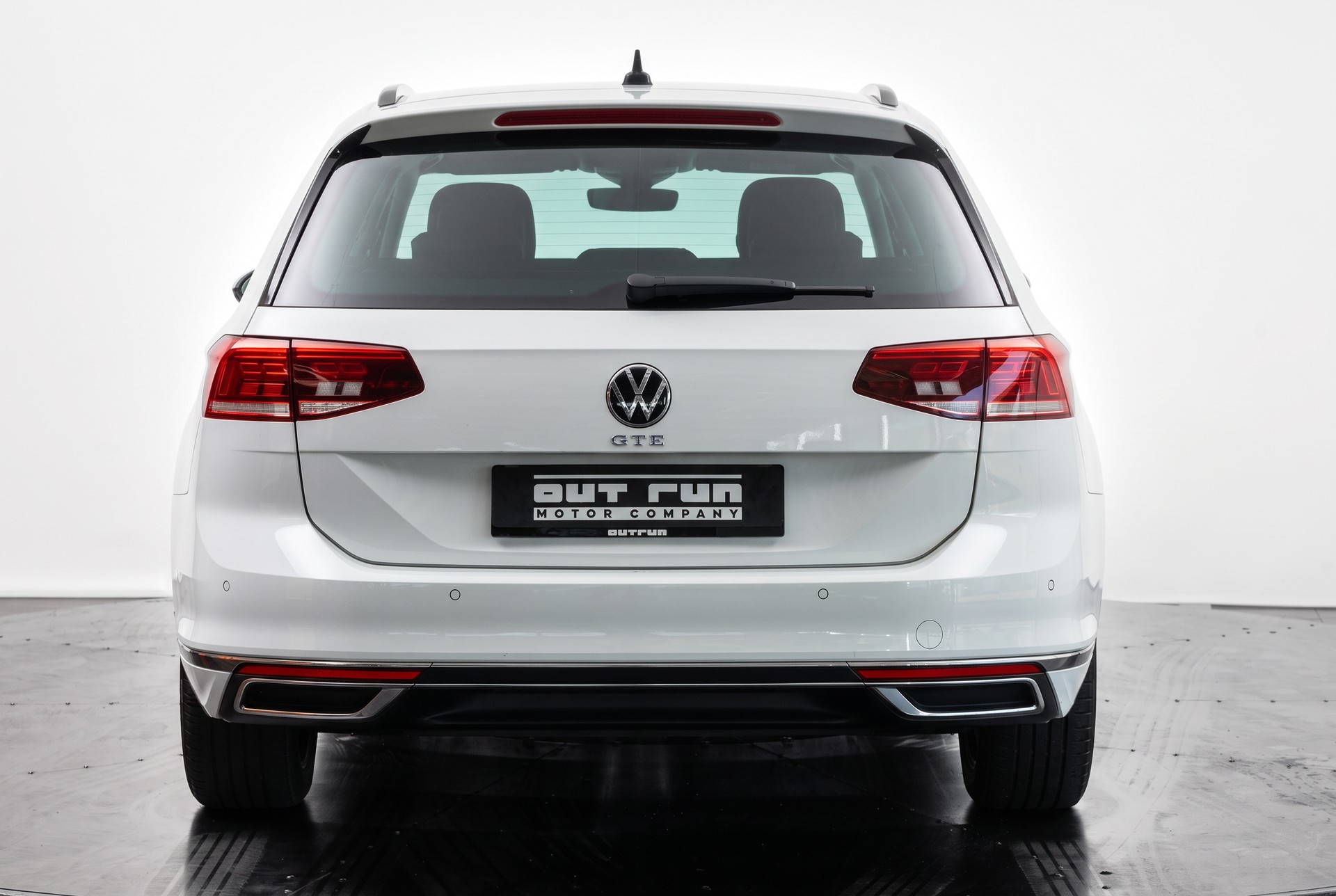 VW Passat Variant 1.4 TSI GTE Hybrid DSG * Attelage * Discover Pro-showroom-element-2