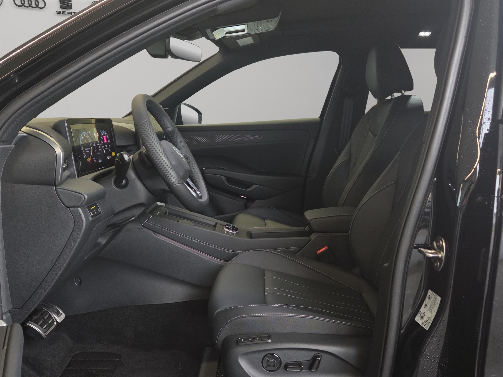 VW T-Roc 1.5 eTSI mHEV R-Line DSG-image-5