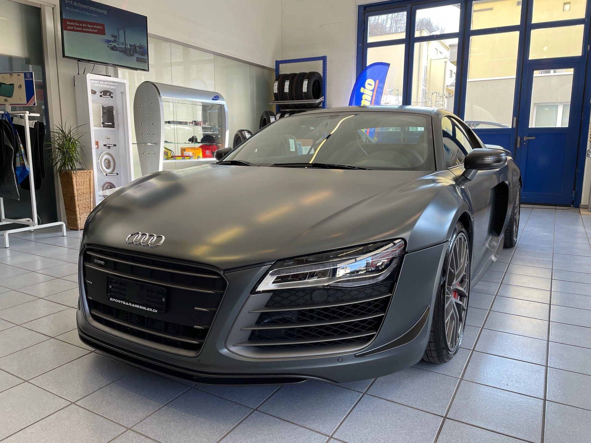 AUDI R8 Coupé 5.2 LMX R-Tronic-image-16