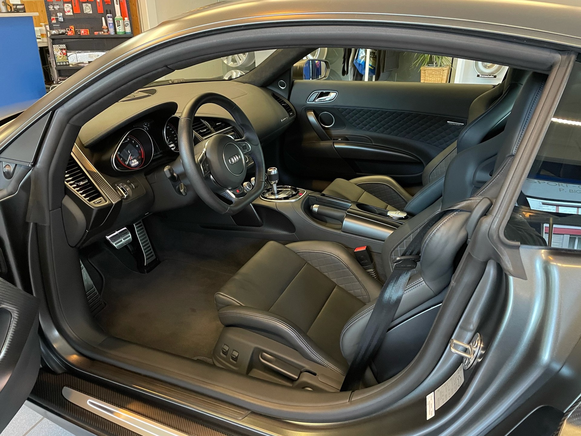 AUDI R8 Coupé 5.2 LMX R-Tronic-image-5