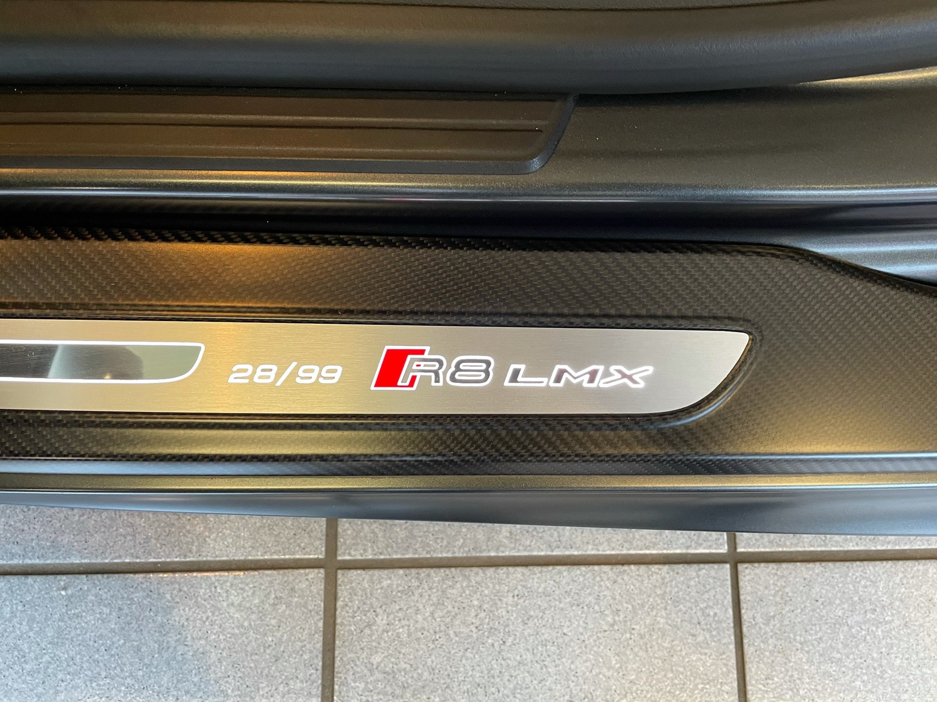 AUDI R8 Coupé 5.2 LMX R-Tronic-image-10