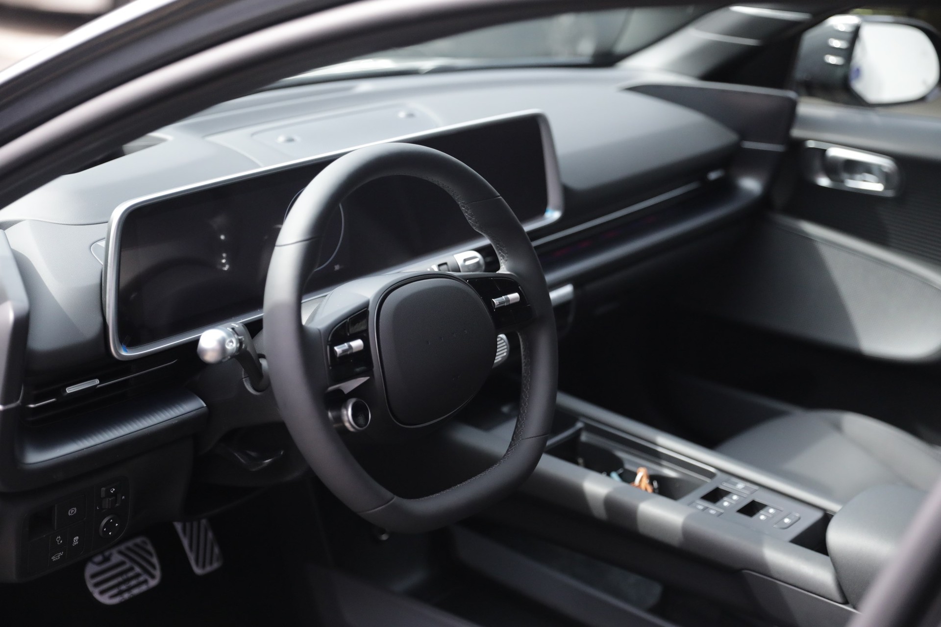 HYUNDAI Ioniq 6 77kWh Launch Edition 2WD-image-6