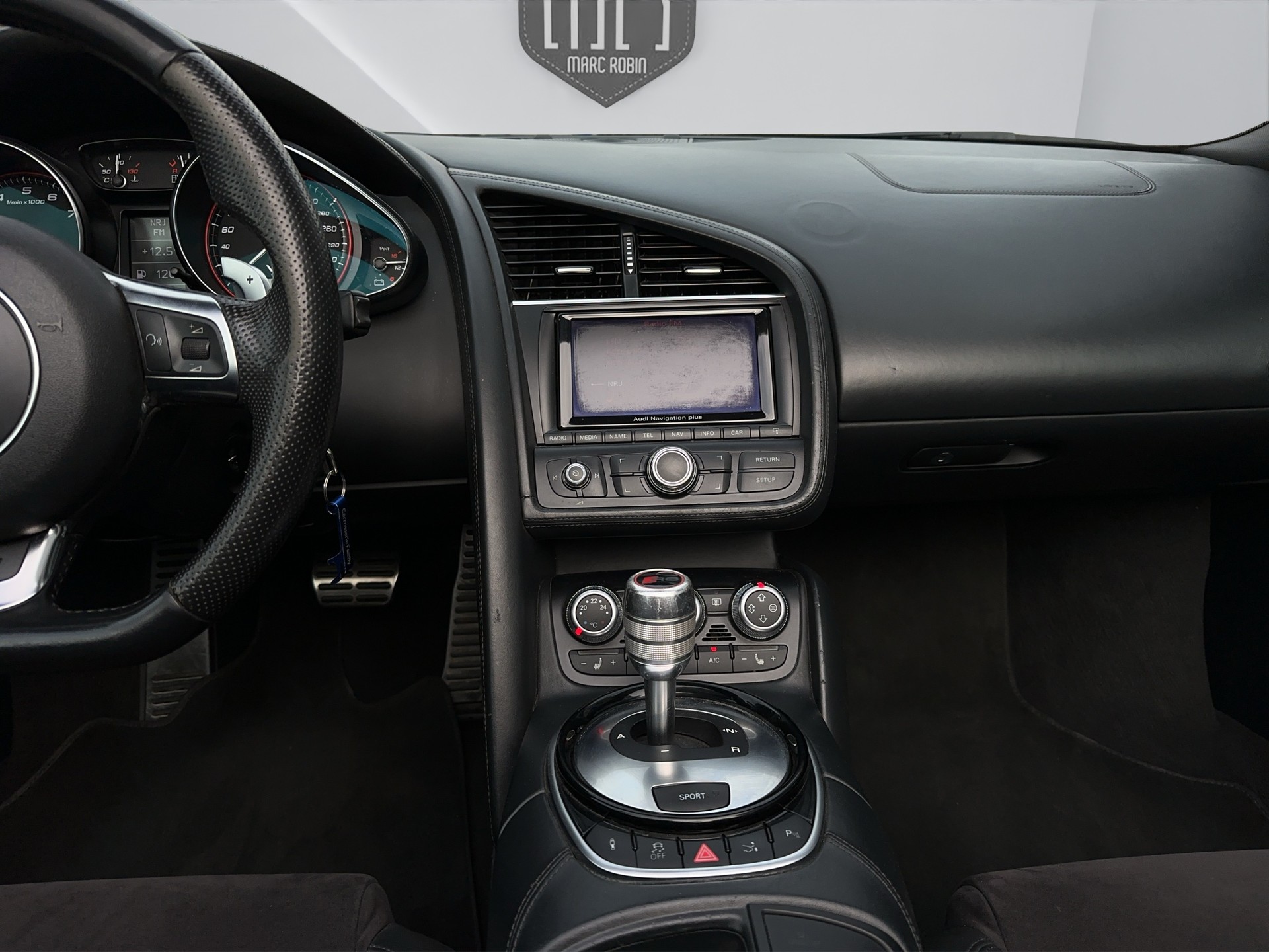 AUDI R8 Spyder 5.2 S-Tronic-image-12