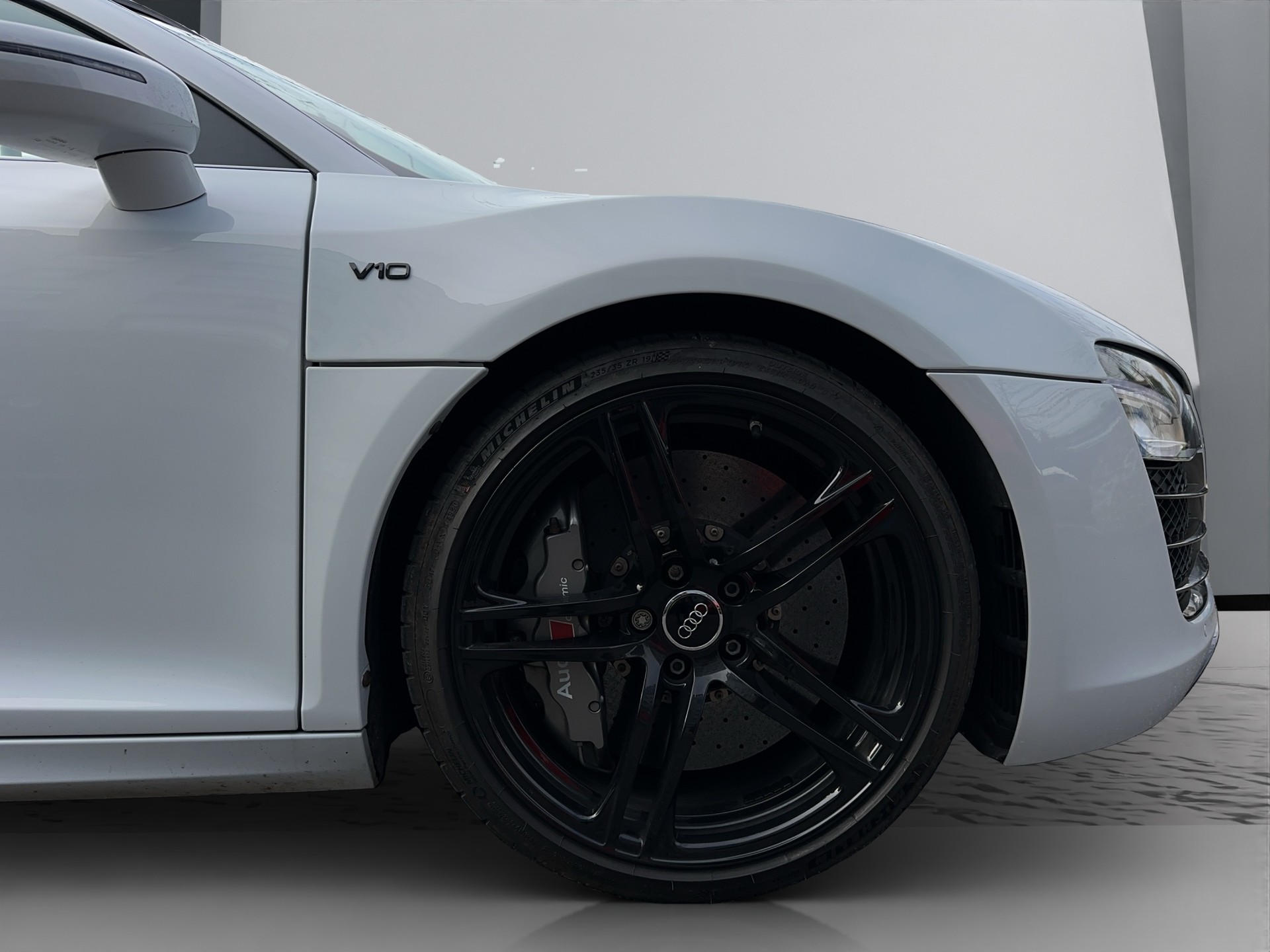 AUDI R8 Spyder 5.2 S-Tronic-image-18