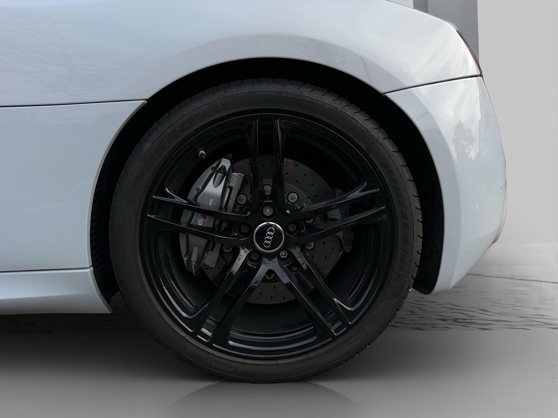 AUDI R8 Spyder 5.2 S-Tronic-image-16