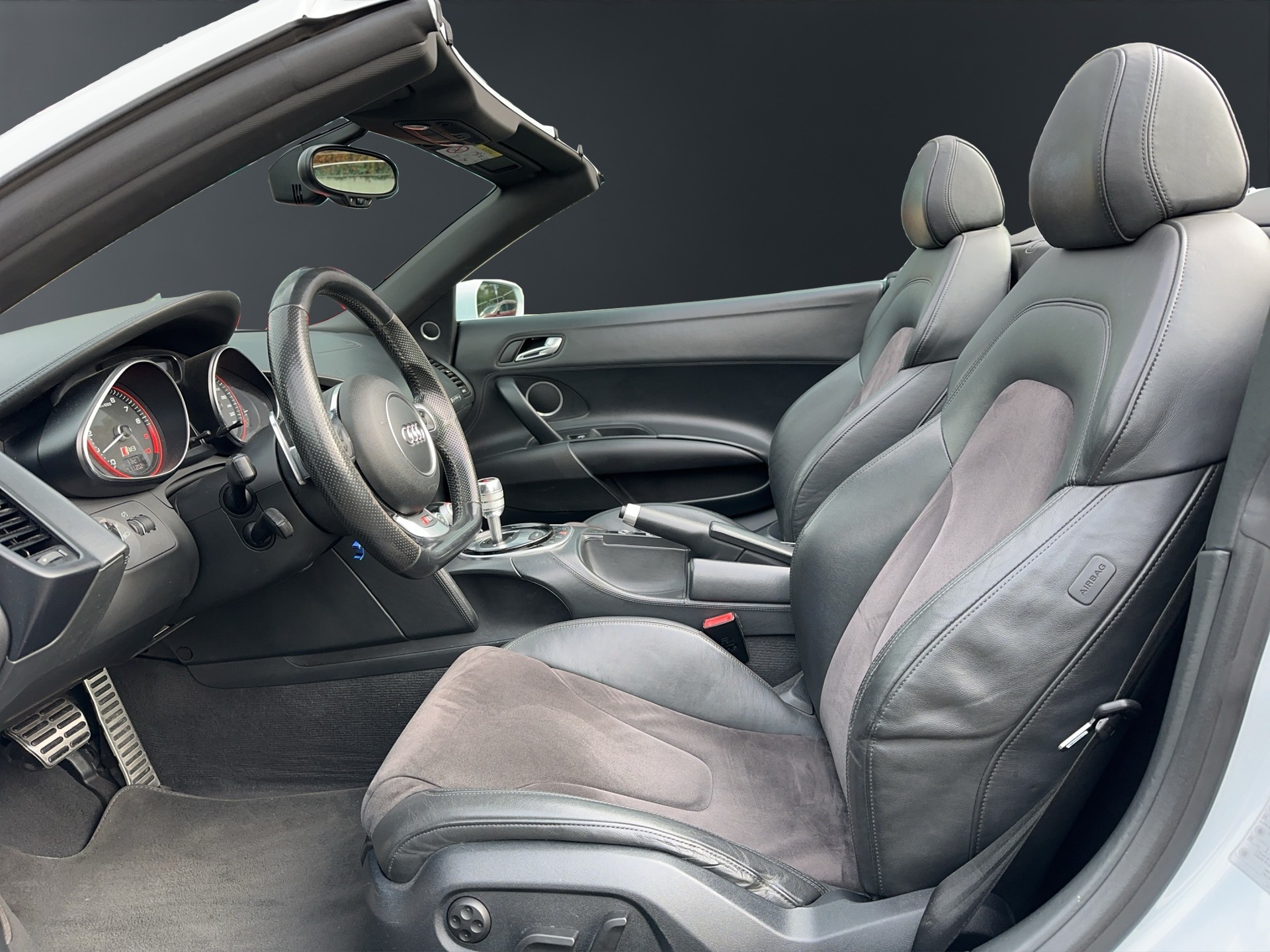 AUDI R8 Spyder 5.2 S-Tronic-image-8