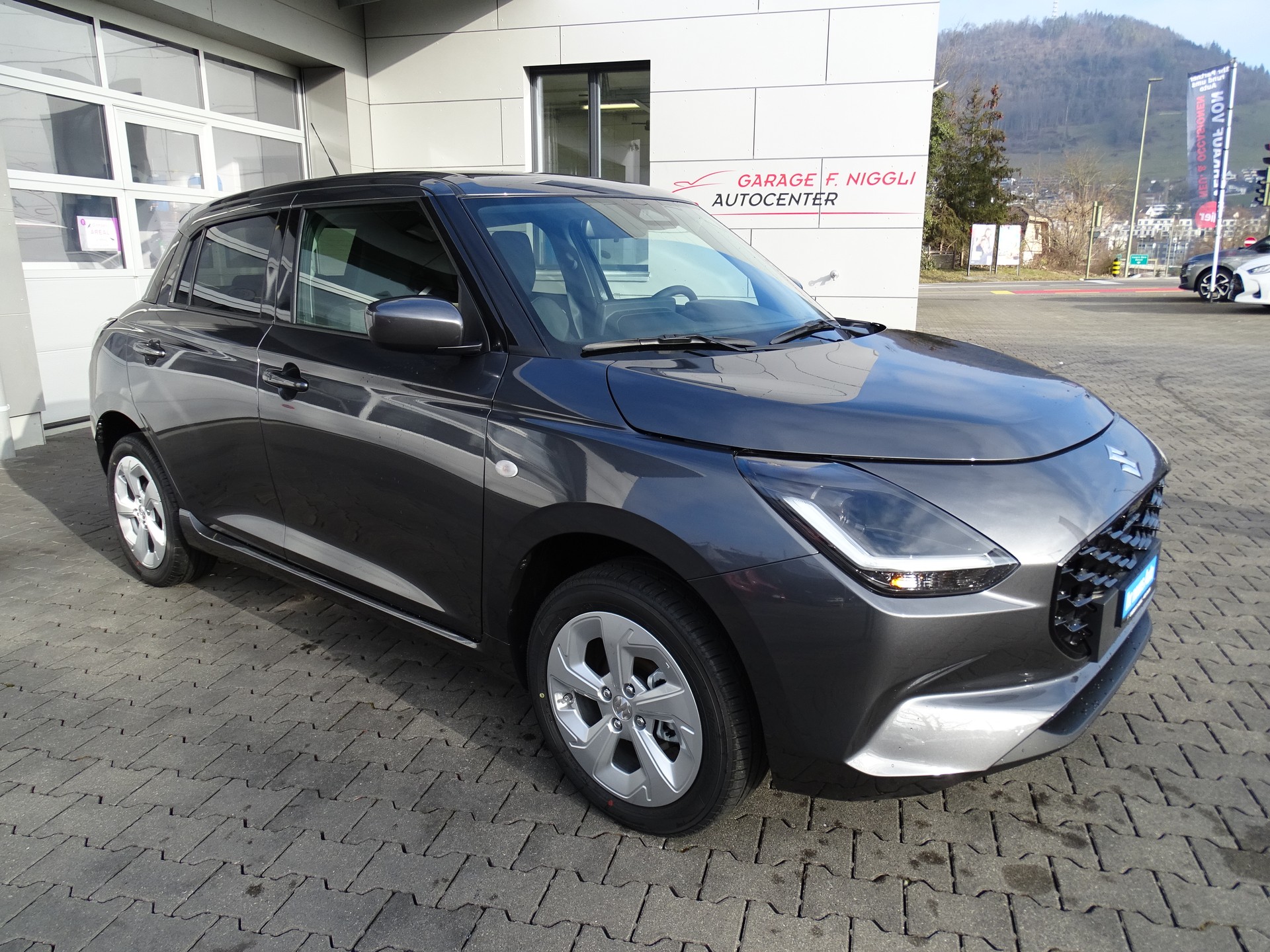 SUZUKI Swift 1.2 Compact+ Hybrid 4x4-showroom-element-1