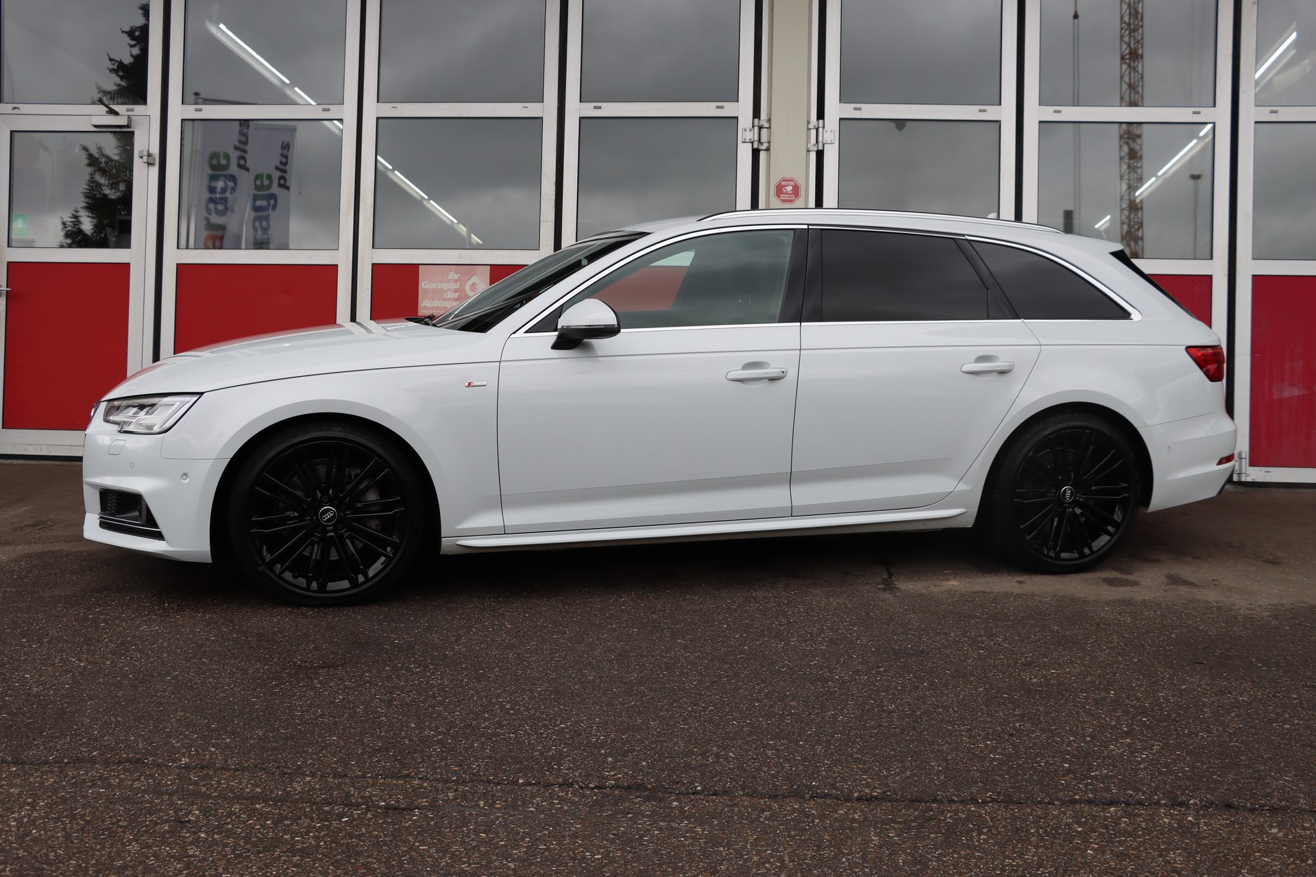 AUDI A4 Avant 3.0 TDI Sport quattro tiptronic-image-5