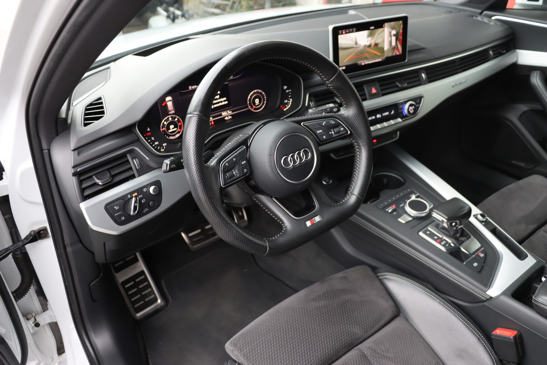 AUDI A4 Avant 3.0 TDI Sport quattro tiptronic-image-14
