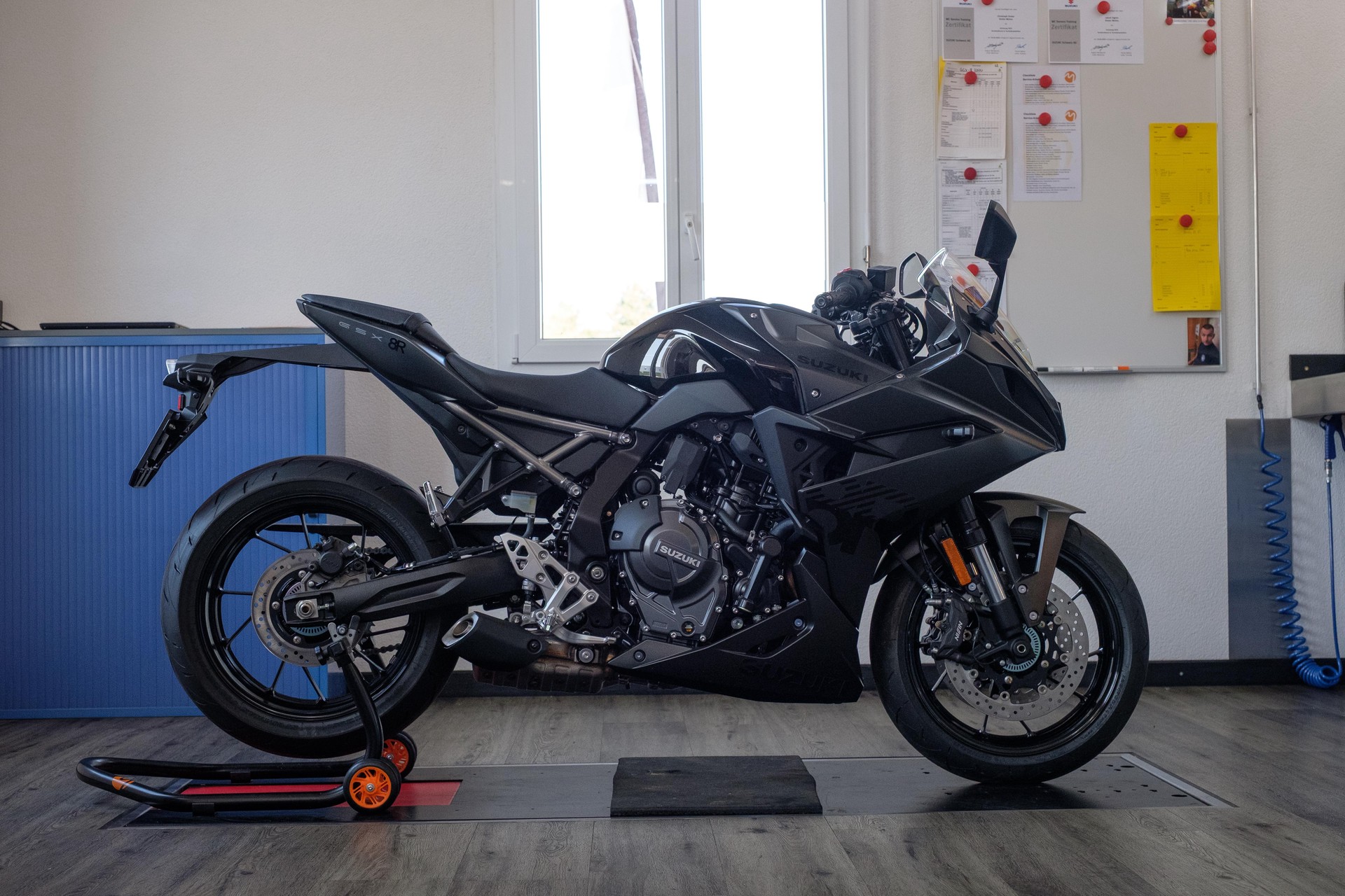 SUZUKI GSX 8 R-image-0