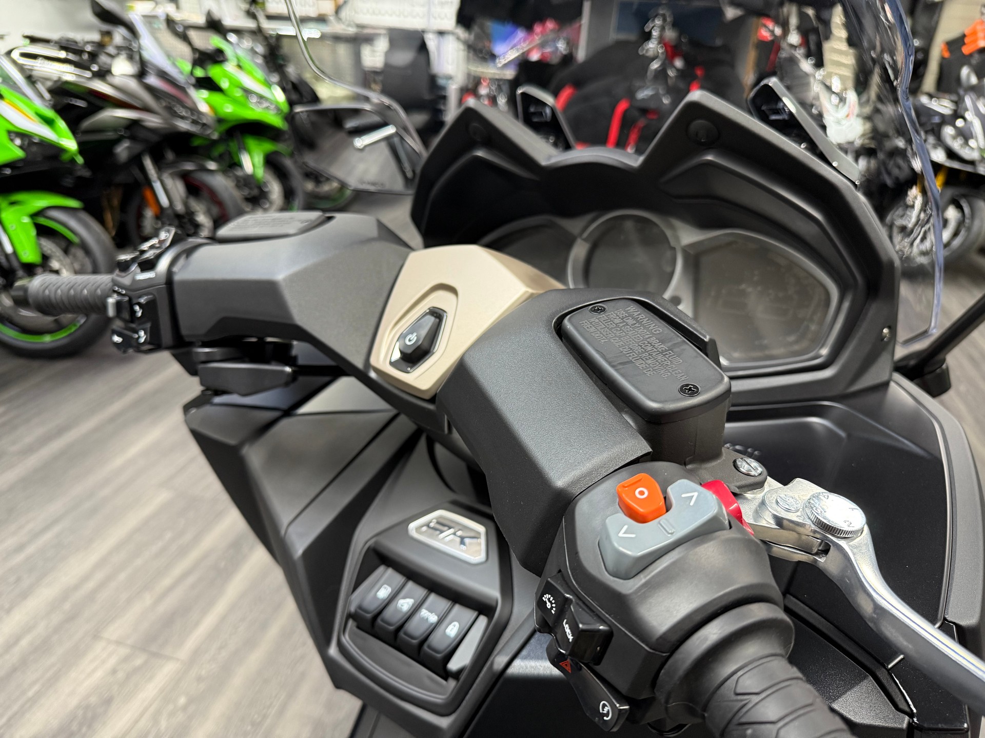 KYMCO NEW AK 575 E5+ 2025-image-7