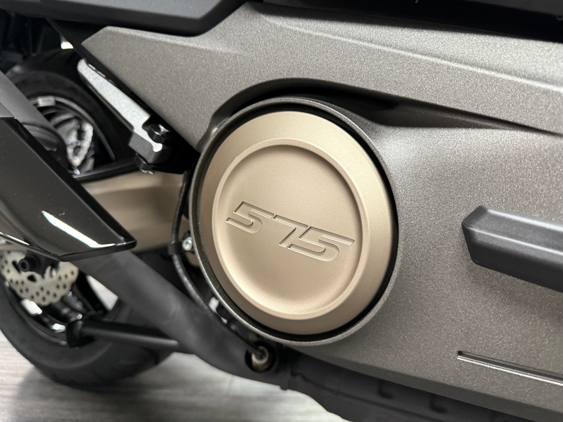 KYMCO NEW AK 575 E5+ 2025-image-3