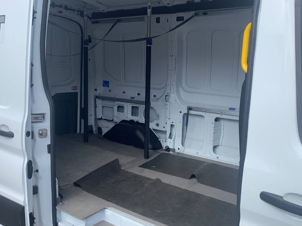 FORD E-Transit Van 350 L2H2 68kWh Trend-image-14