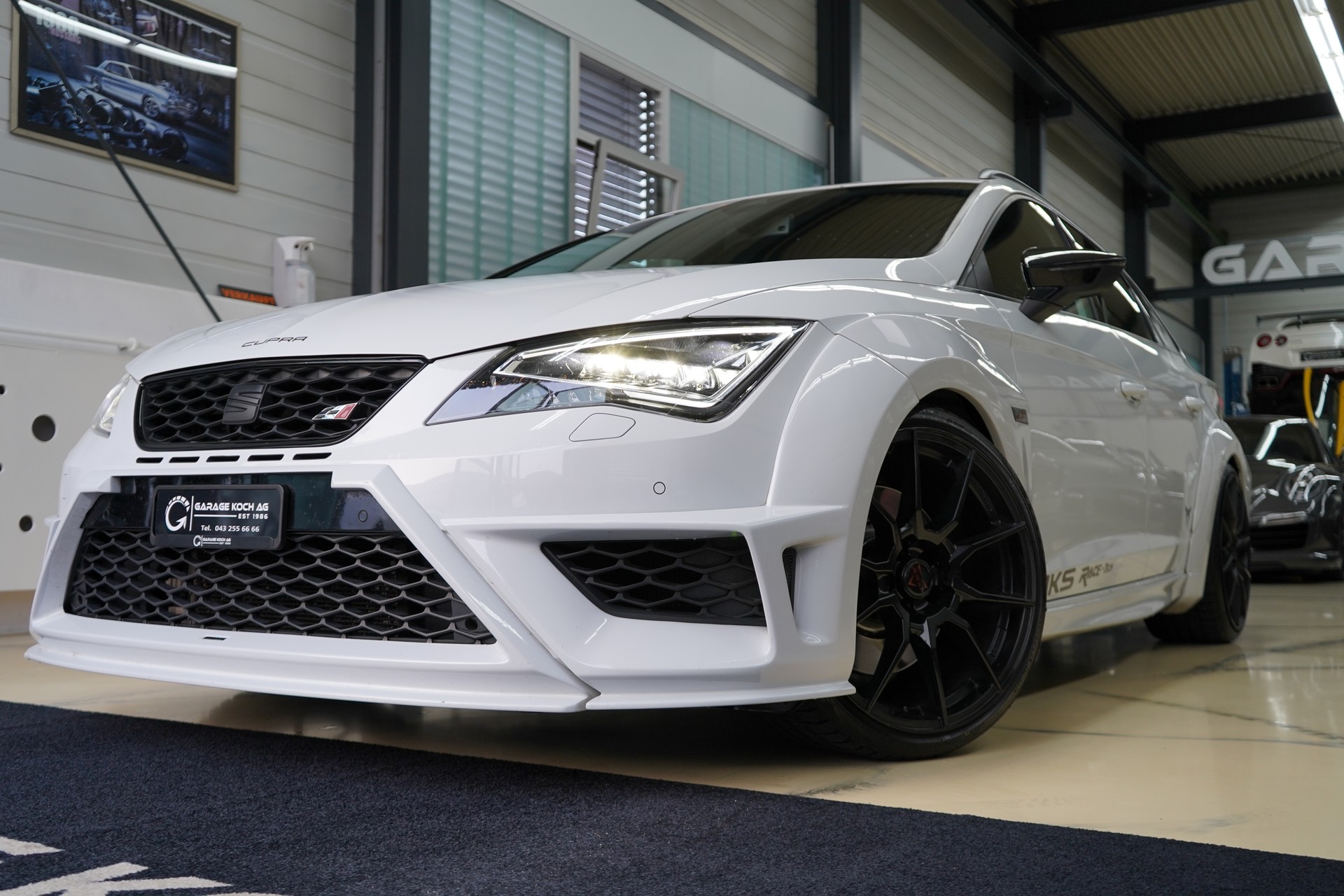 SEAT Leon ST 2.0 TSI Cupra 280 DSG / JE Design- Wide Body* Grail Auspuff*-showroom-element-1