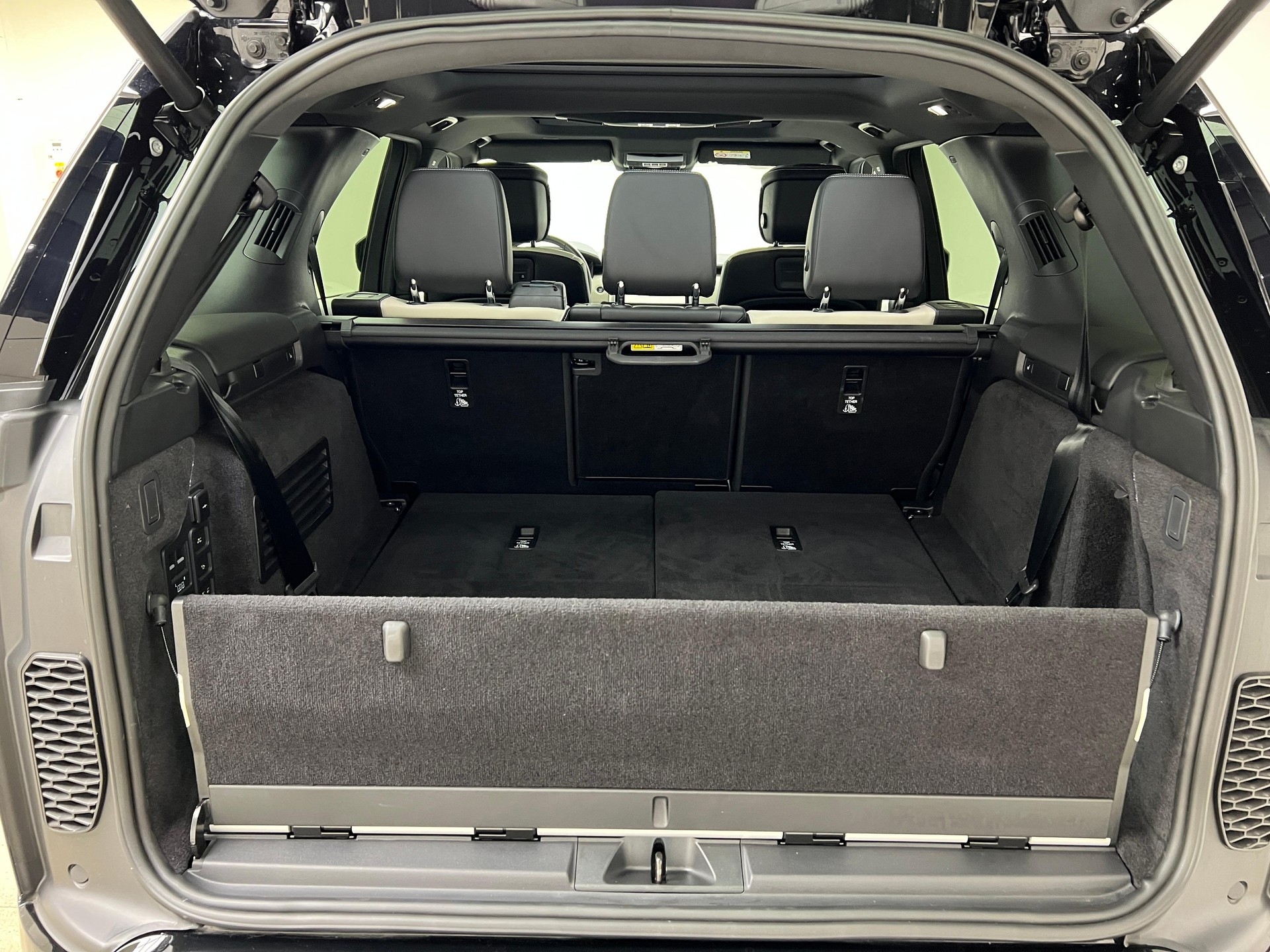 LAND ROVER Discovery 3.0 D I6 300 Metropolitan Edition / Jetzt mit attraktivem 1.99% Leasing-image-7