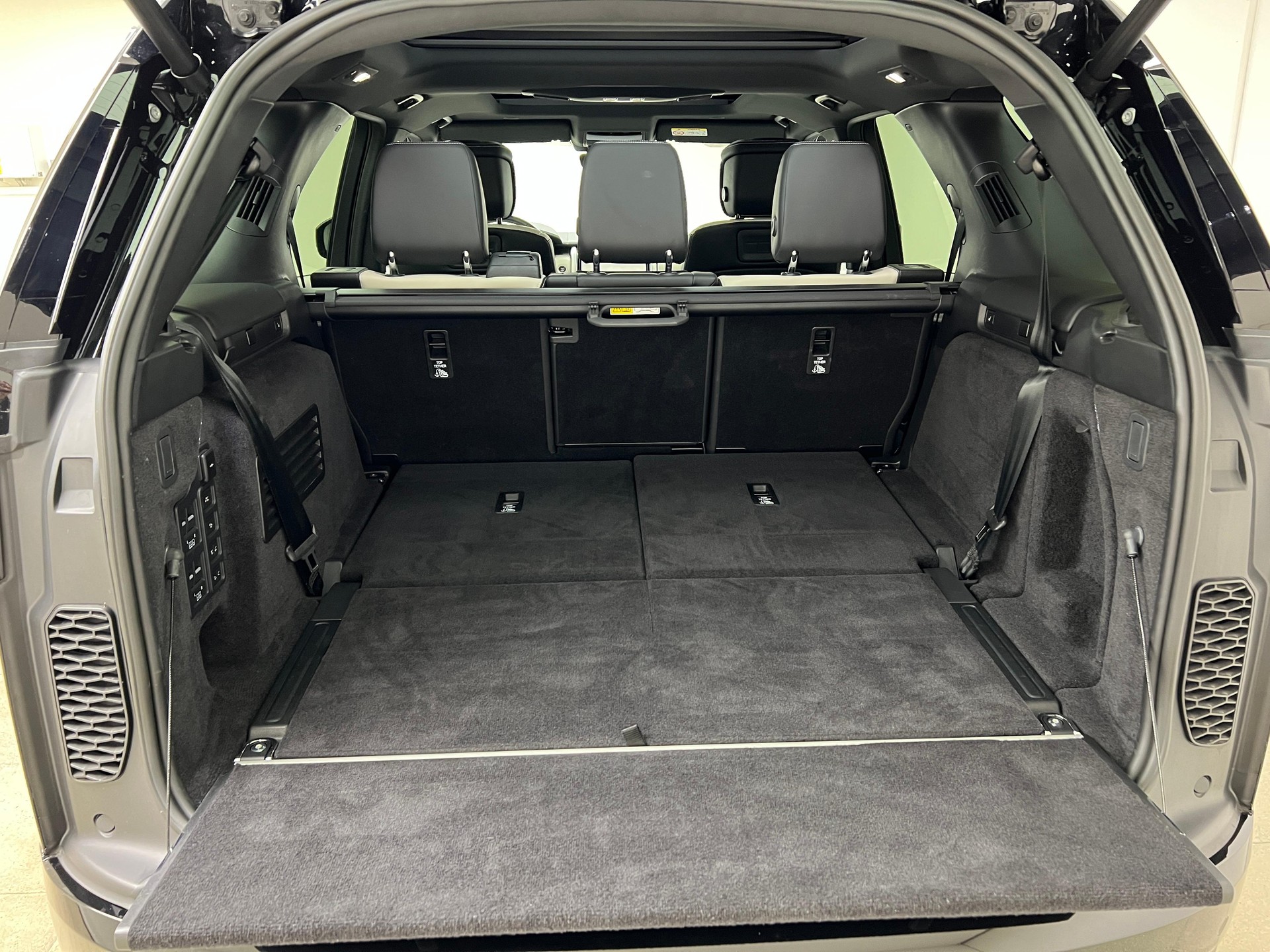 LAND ROVER Discovery 3.0 D I6 300 Metropolitan Edition / Jetzt mit attraktivem 1.99% Leasing-image-6