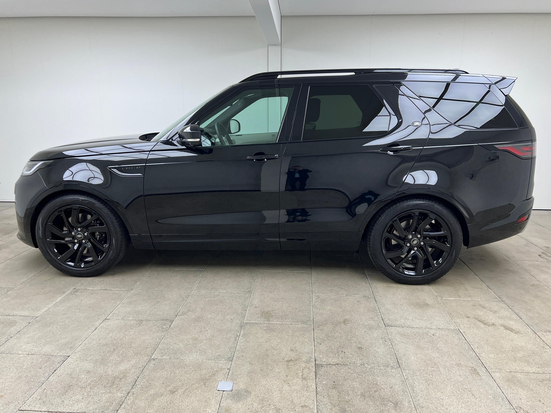 LAND ROVER Discovery 3.0 D I6 300 Metropolitan Edition / Jetzt mit attraktivem 1.99% Leasing-showroom-element-2