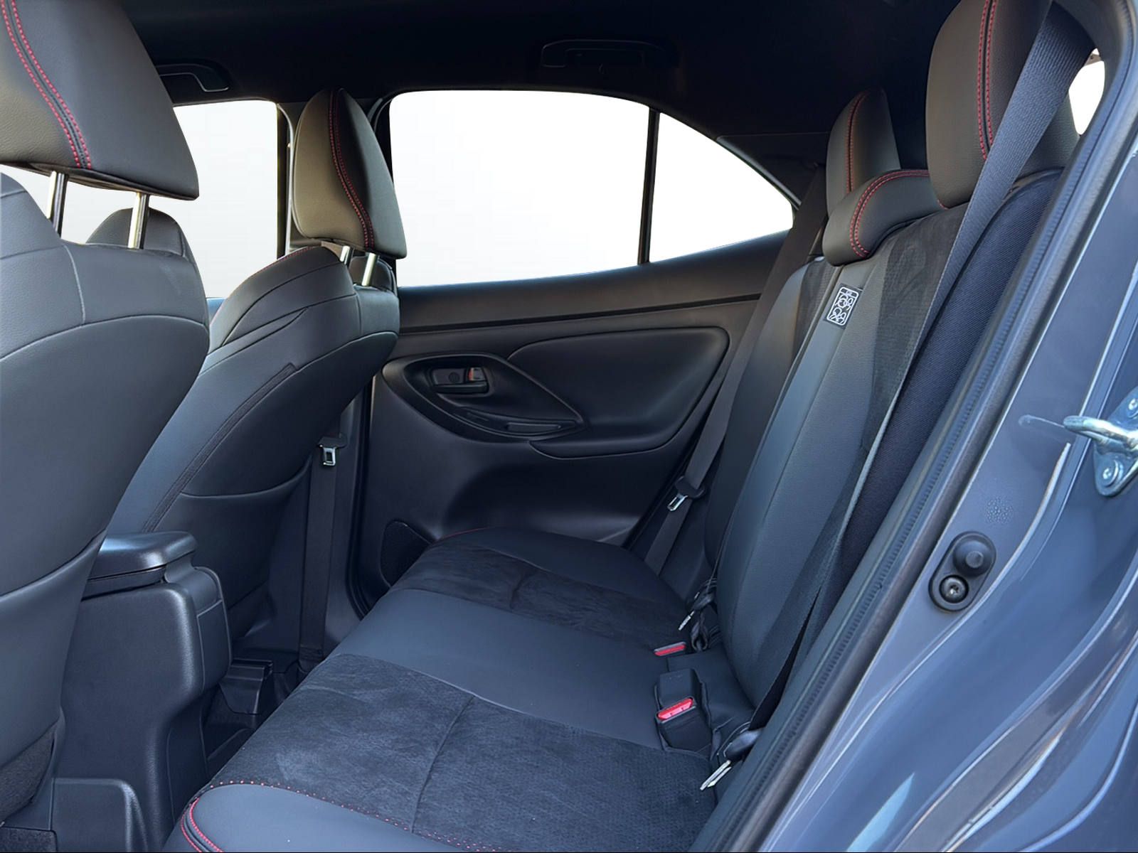TOYOTA Yaris Cross 1.5 GR Sport e-CVT-image-9