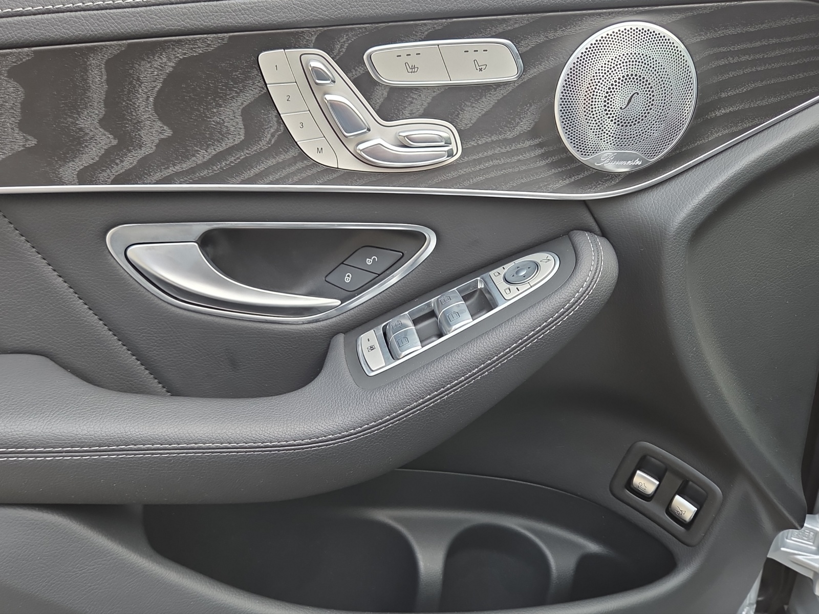 MERCEDES-BENZ GLC 350 e AMG Line 4Matic 7G-Tronic-image-15