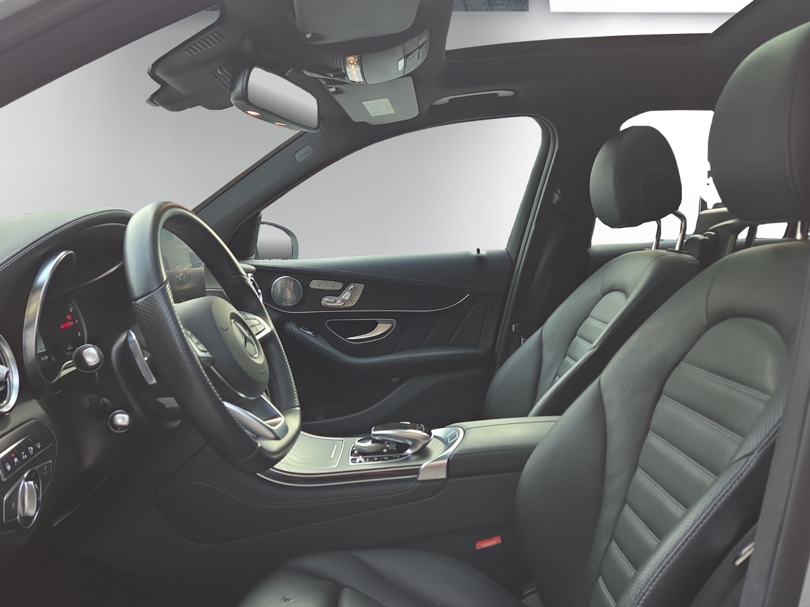 MERCEDES-BENZ GLC 350 e AMG Line 4Matic 7G-Tronic-image-10