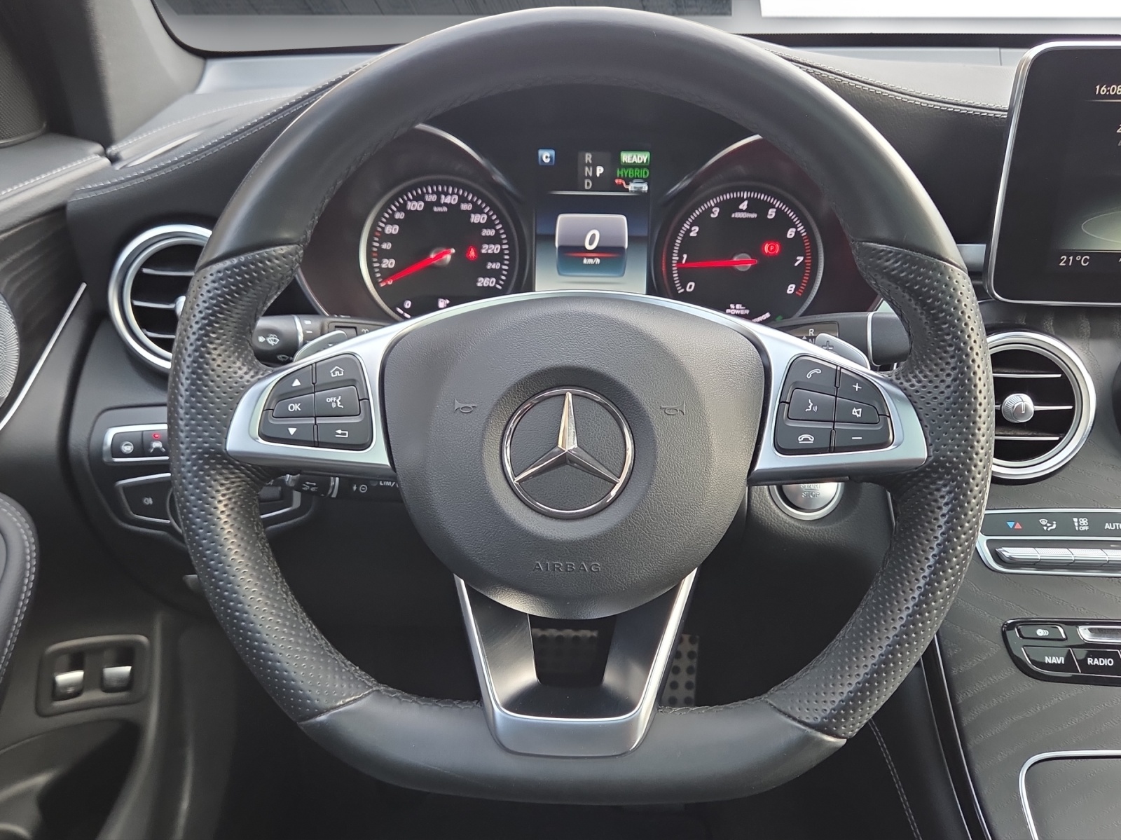 MERCEDES-BENZ GLC 350 e AMG Line 4Matic 7G-Tronic-image-11