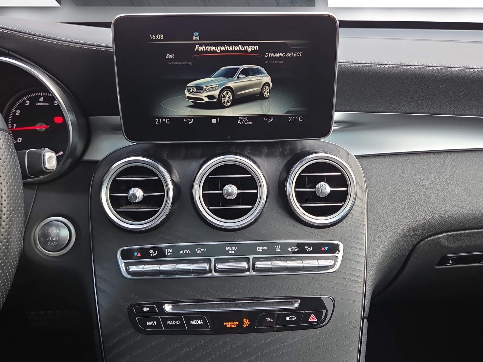 MERCEDES-BENZ GLC 350 e AMG Line 4Matic 7G-Tronic-image-13