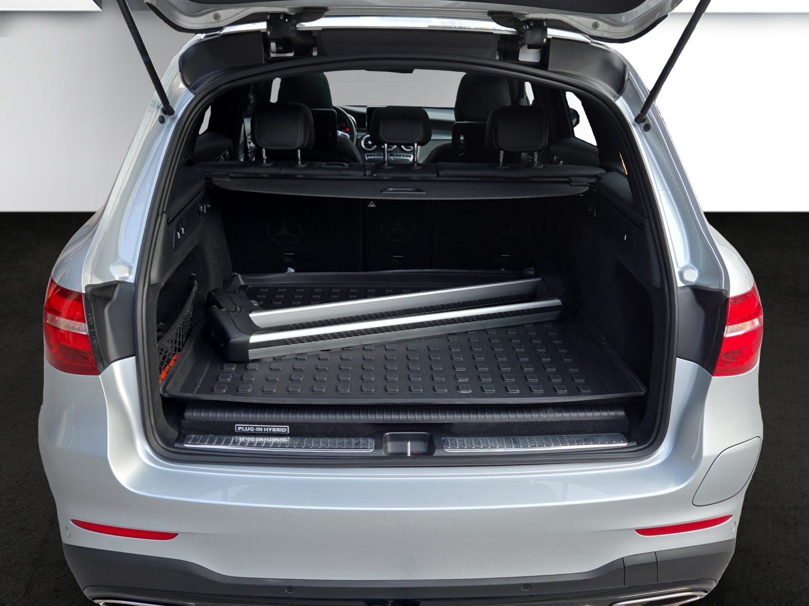 MERCEDES-BENZ GLC 350 e AMG Line 4Matic 7G-Tronic-image-18