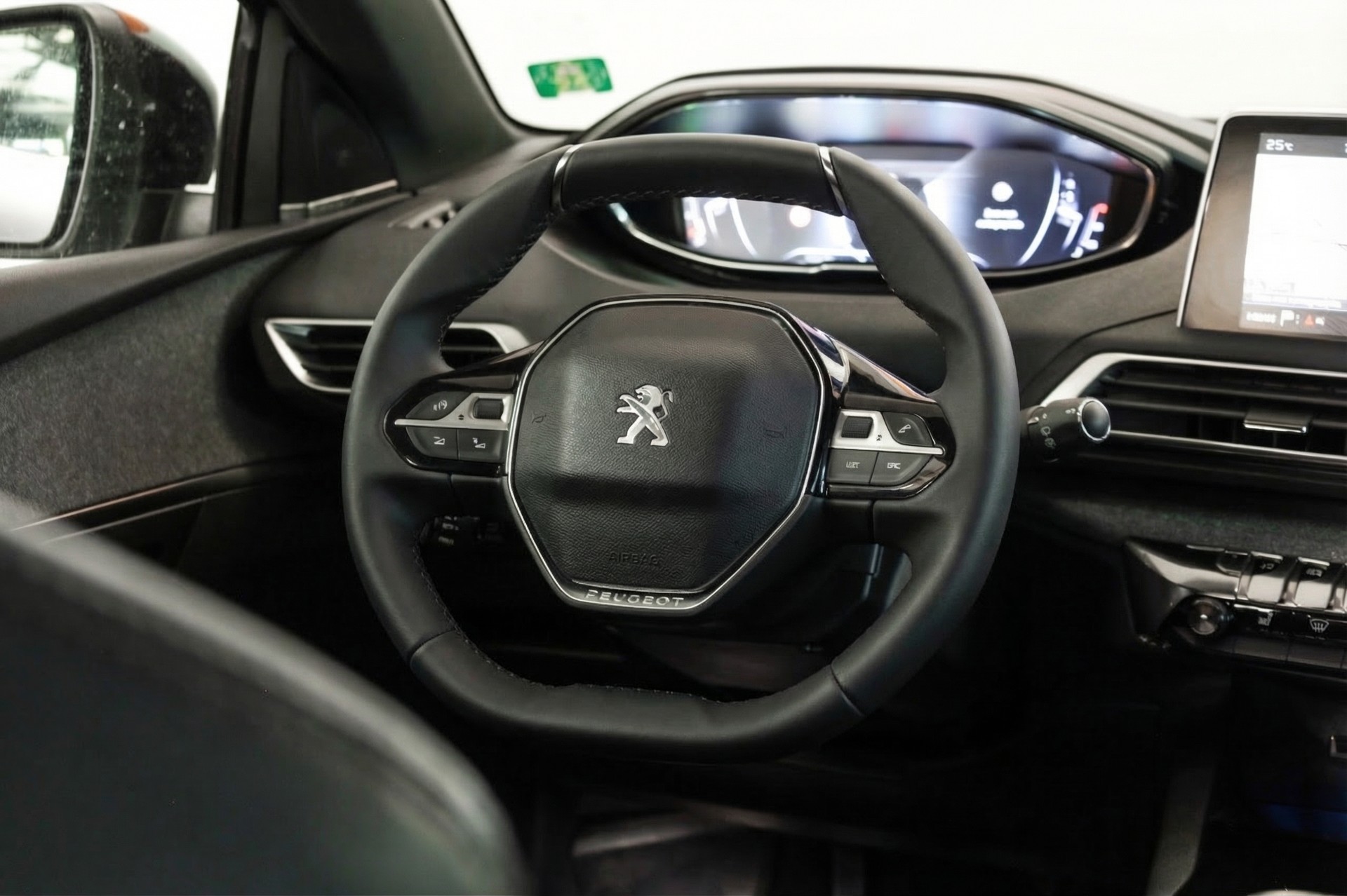 PEUGEOT 5008 2.0 BlueHDi Allure-image-7