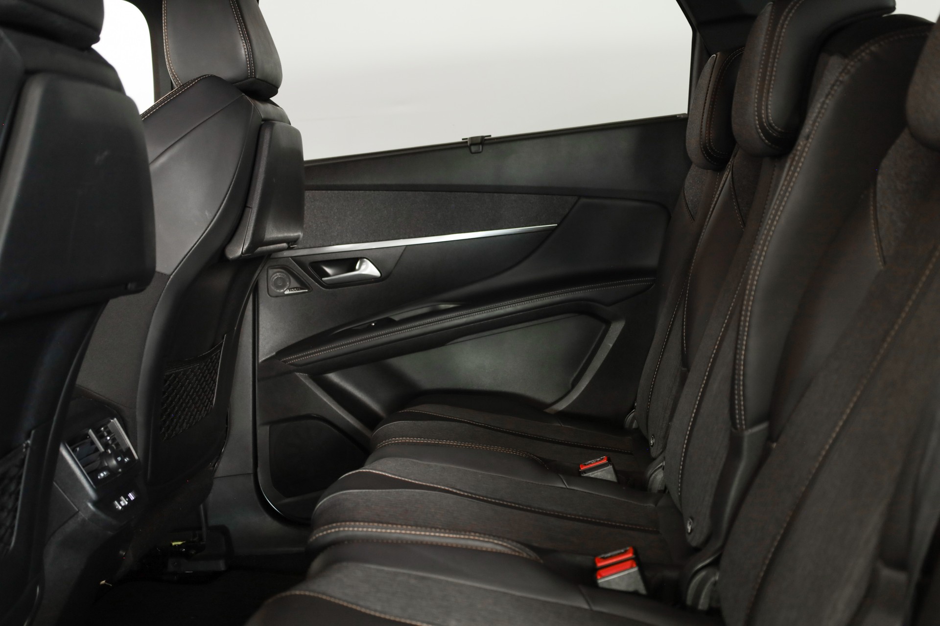 PEUGEOT 5008 2.0 BlueHDi Allure-image-9