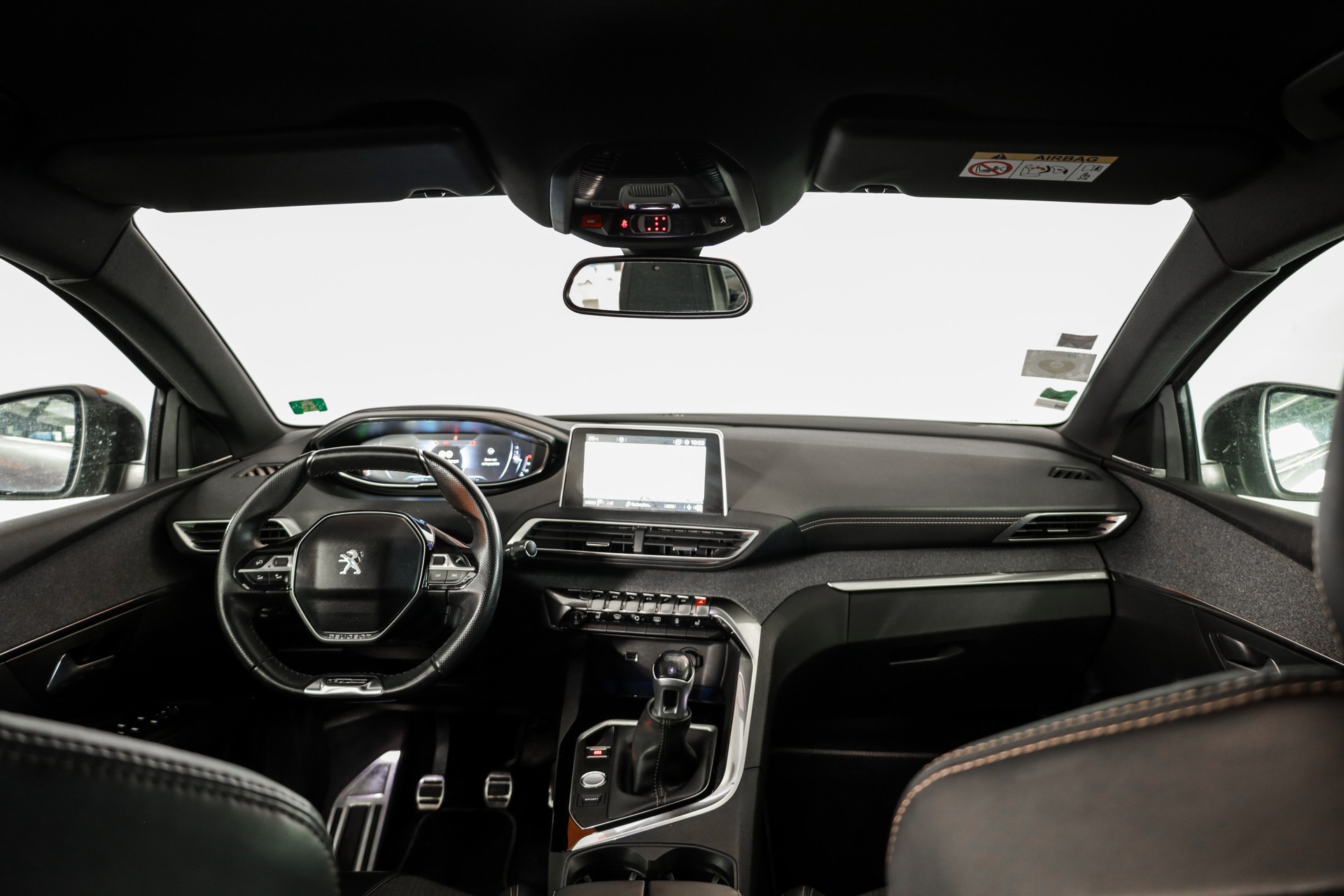 PEUGEOT 5008 2.0 BlueHDi Allure-image-11
