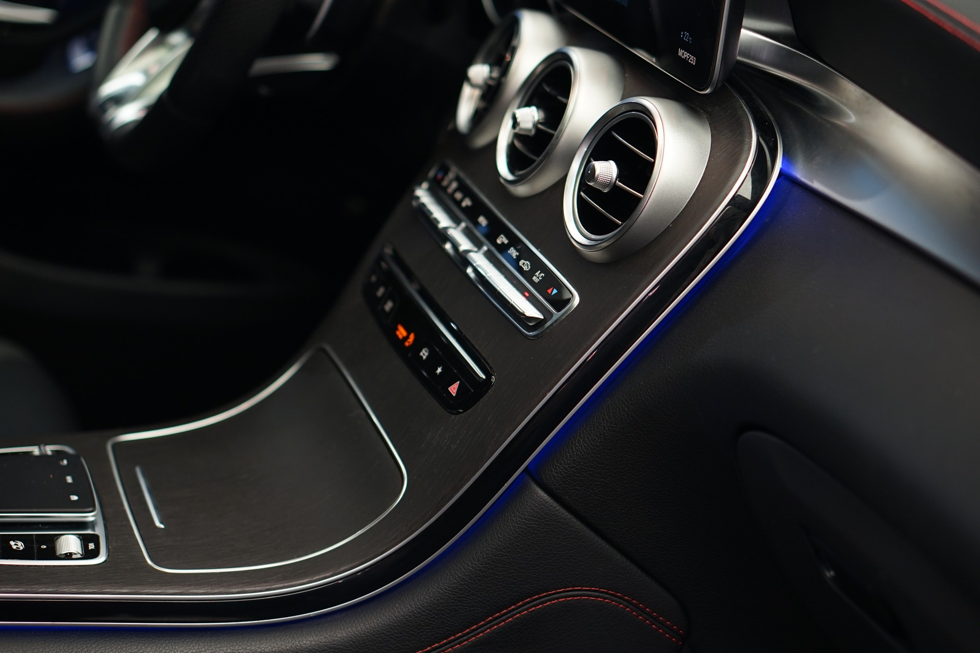MERCEDES-BENZ GLC Coupé 43 AMG 4Matic 9G-Tronic *CH-Fahrzeug* *Mattlackierung*-image-21