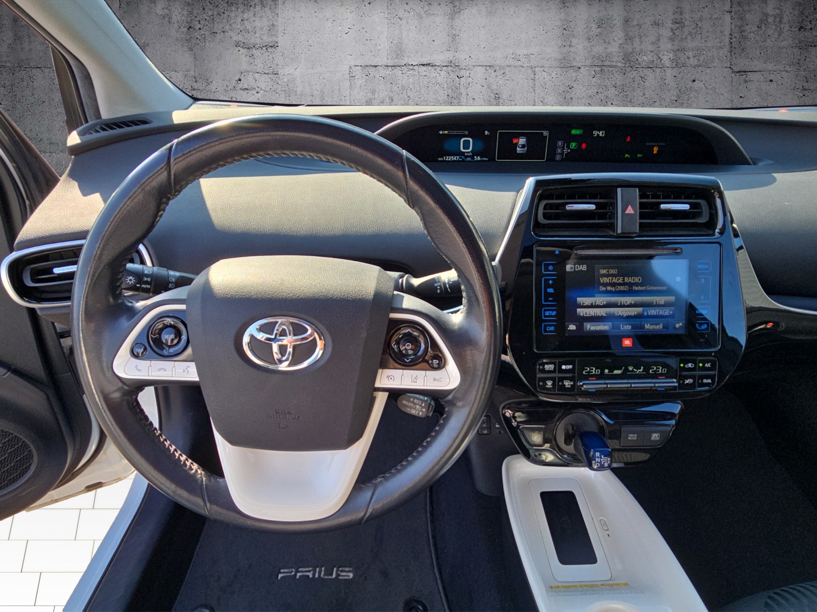 TOYOTA Prius 1.8 VVT-i HSD Sol Premium-image-4