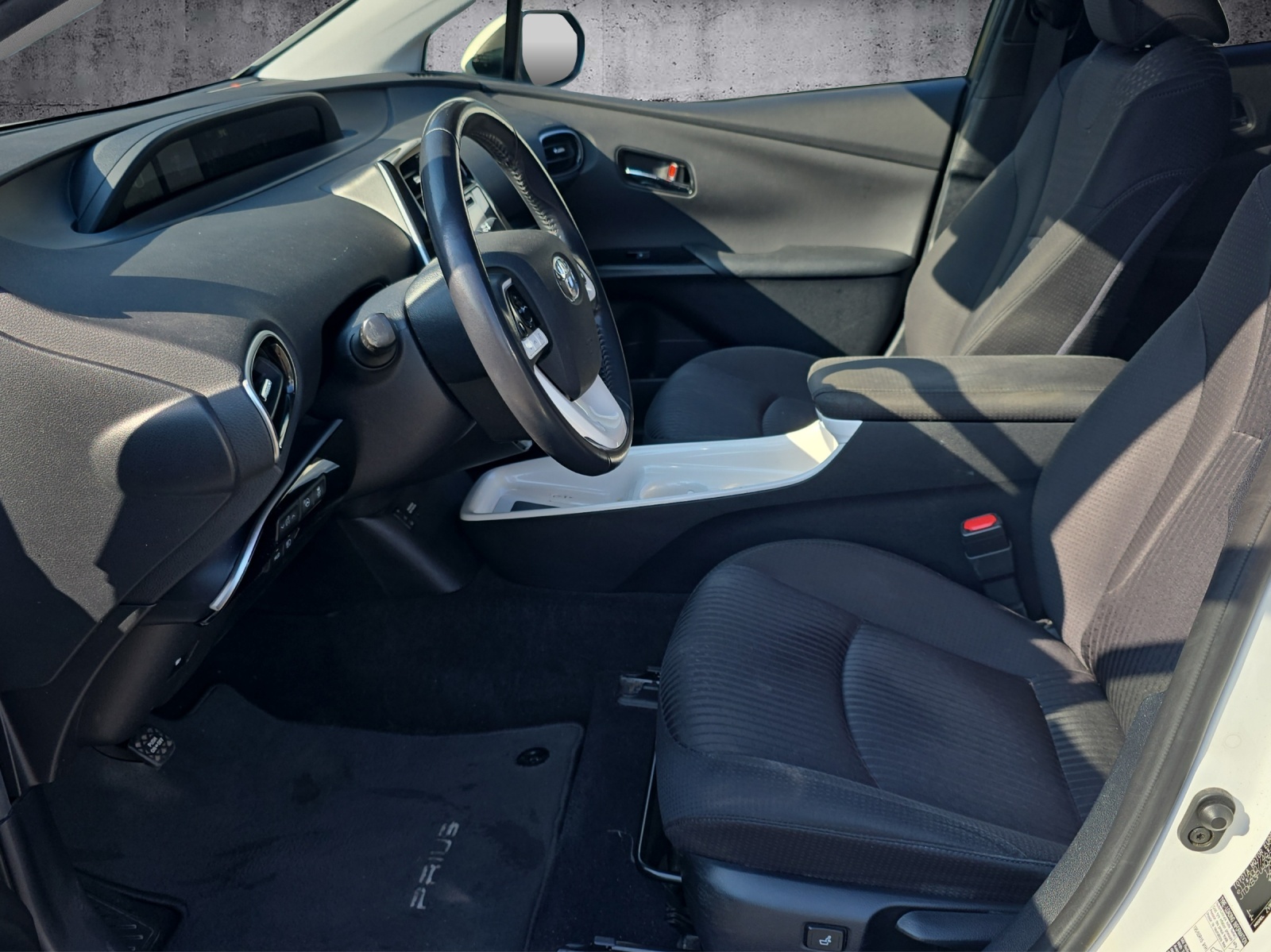 TOYOTA Prius 1.8 VVT-i HSD Sol Premium-image-3