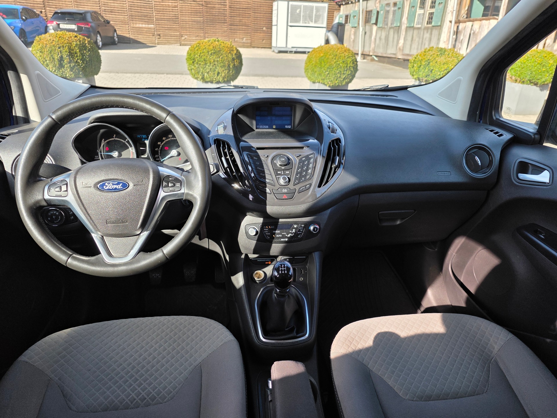 FORD Tourneo Courier 1.6 TDCi Titanium ☆☆☆ AHK: 500kg ☆☆☆ Rückfahrkamera ☆☆☆ YouTube: https://youtu.be/IDas6aHVMmg-image-8