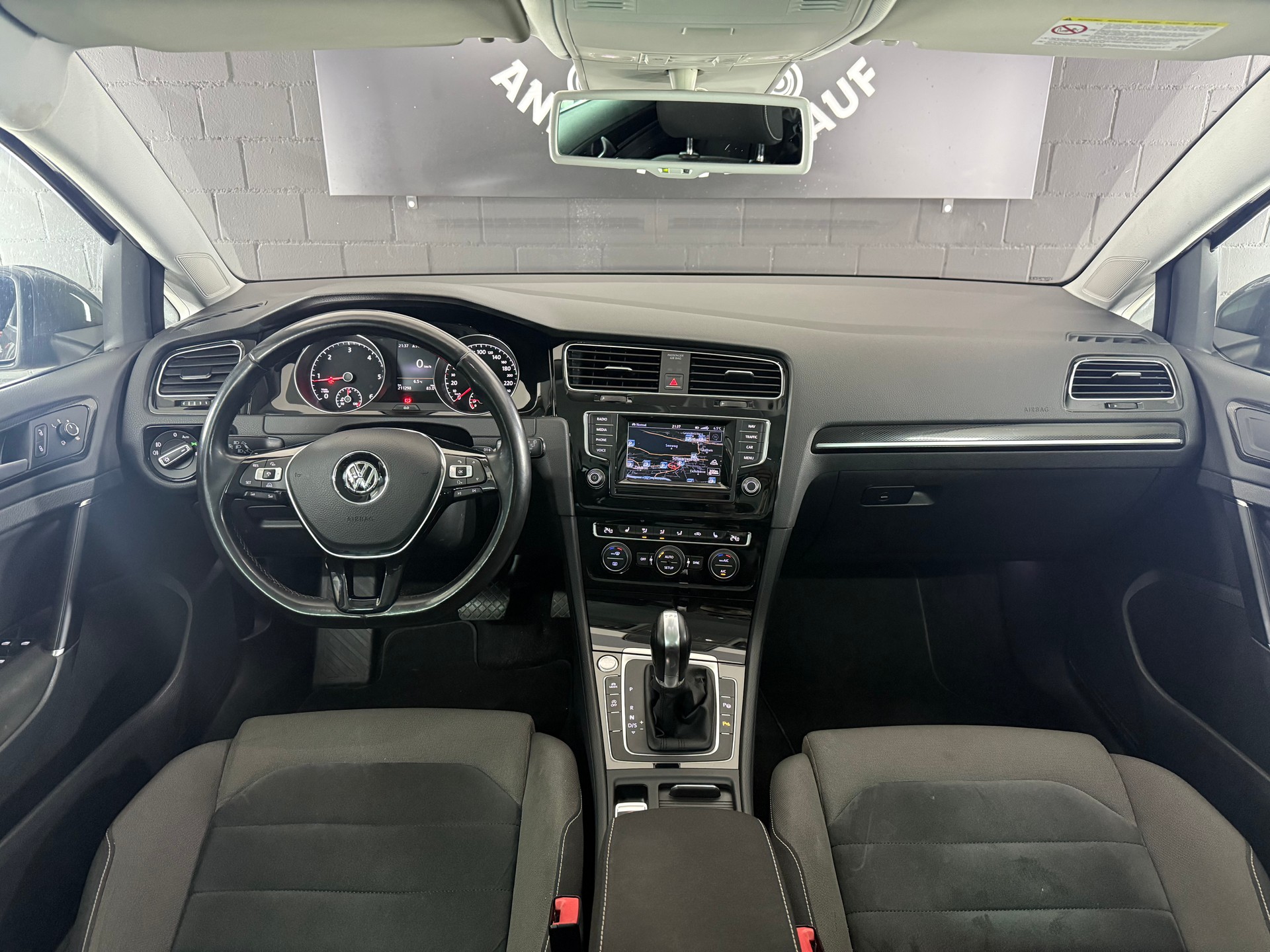 VW Golf Variant 2.0 TDI Comfortline DSG-image-8