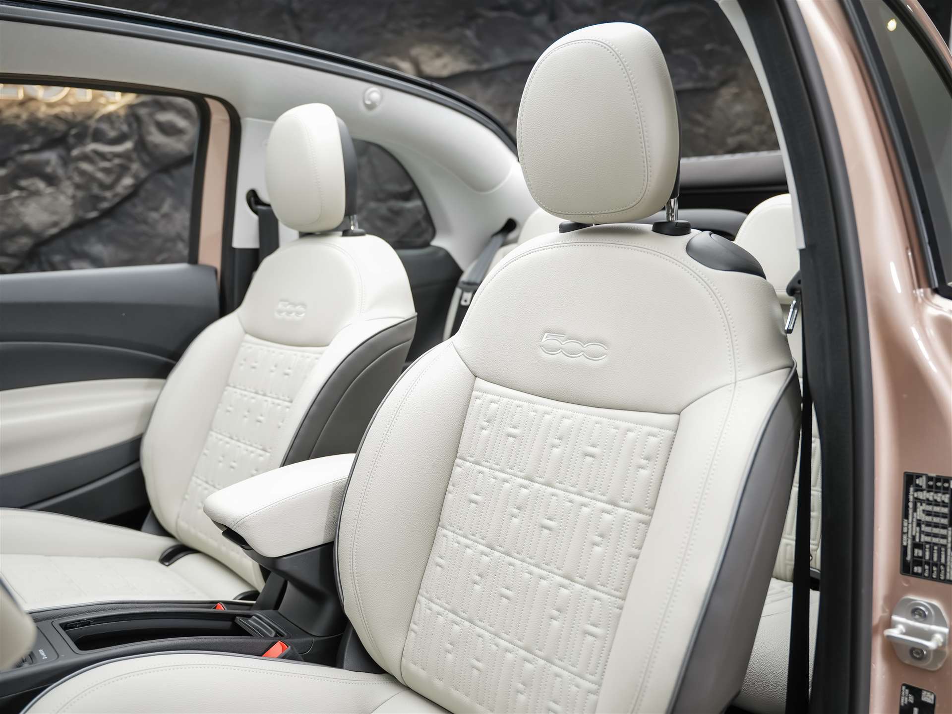 FIAT 500 C electric 87 kW La Prima *Rose Gold Metallic*-image-10