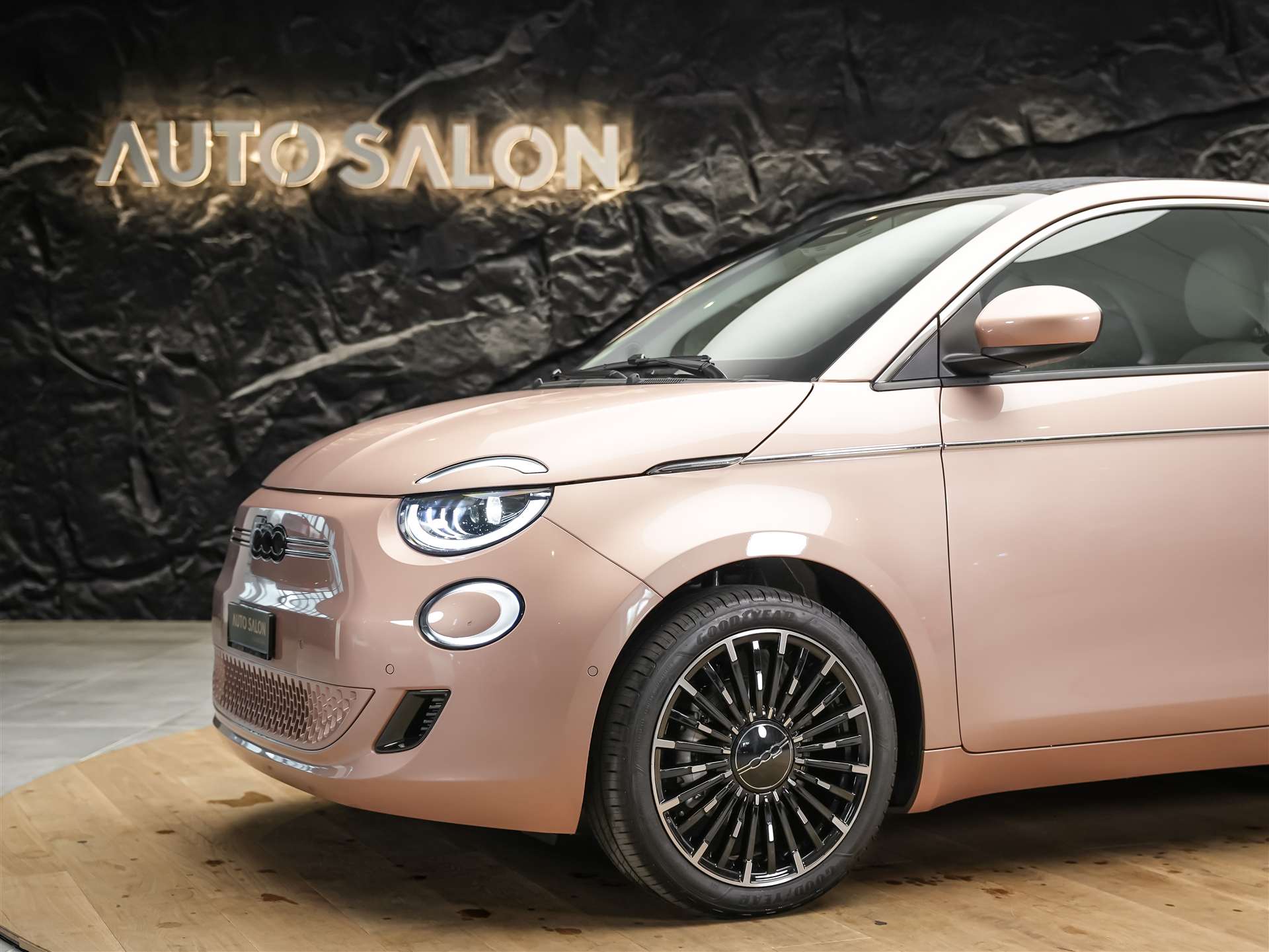 FIAT 500 C electric 87 kW La Prima *Rose Gold Metallic*-image-13