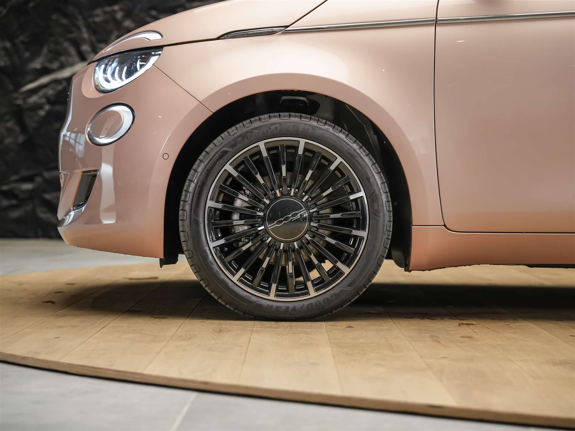 FIAT 500 C electric 87 kW La Prima *Rose Gold Metallic*-image-15