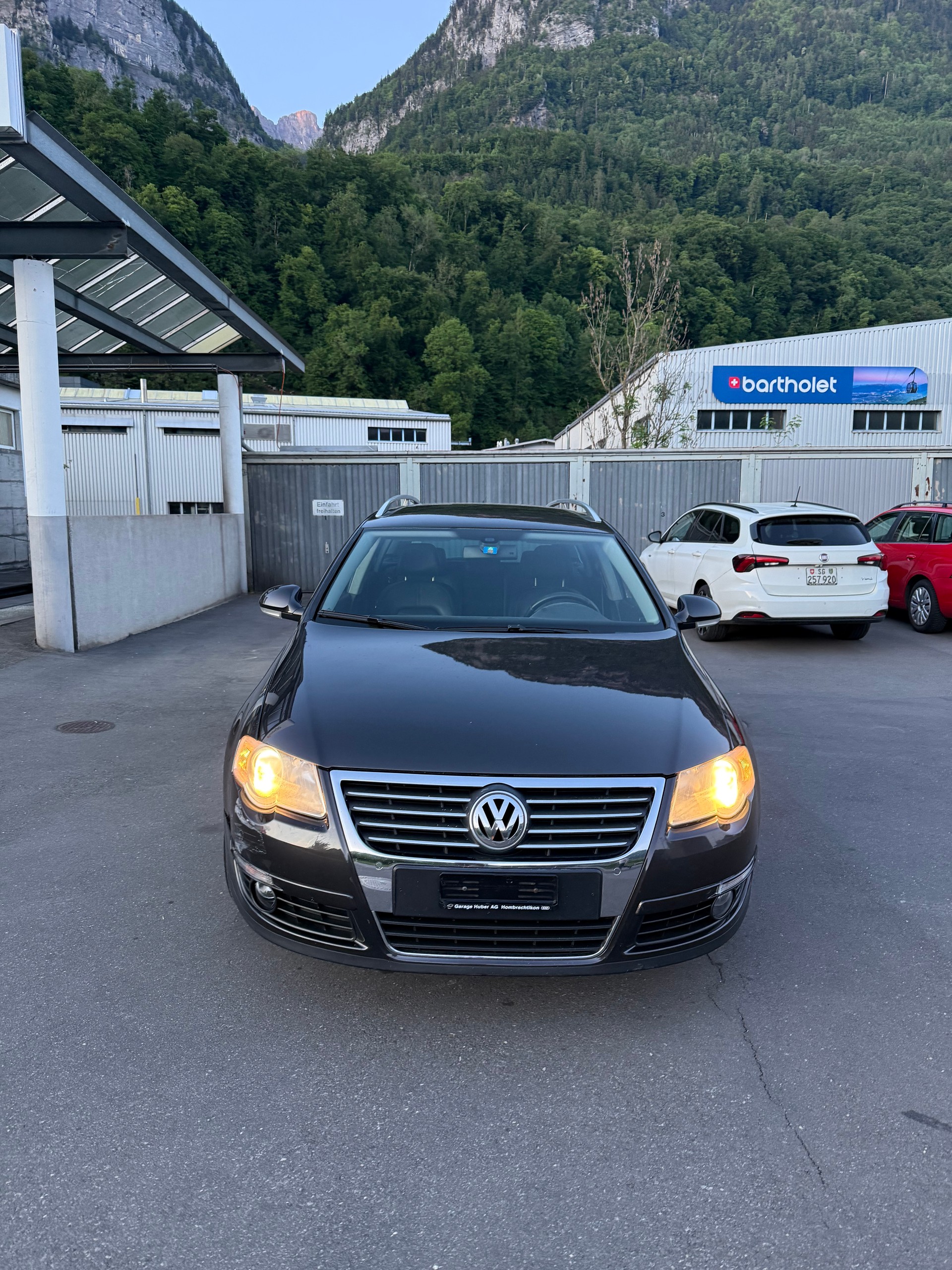 VW Passat Variant 2.0 TDI Highline 4Motion-image-4