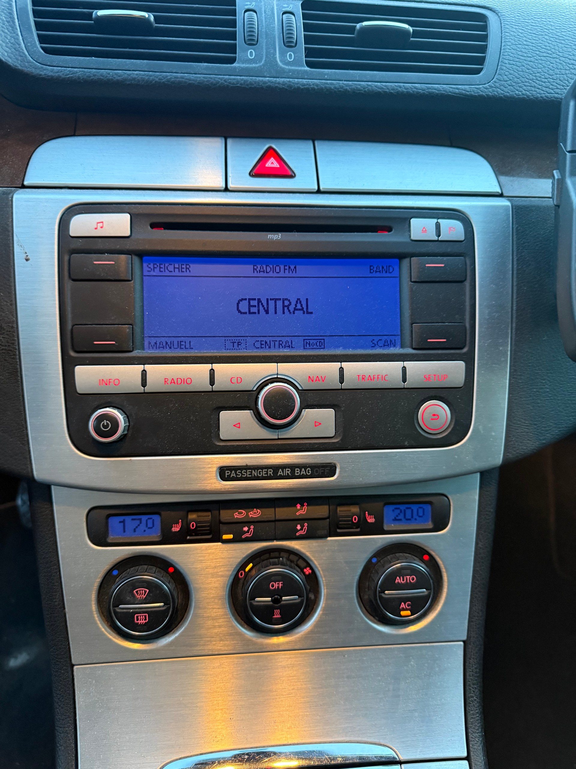 VW Passat Variant 2.0 TDI Highline 4Motion-image-12