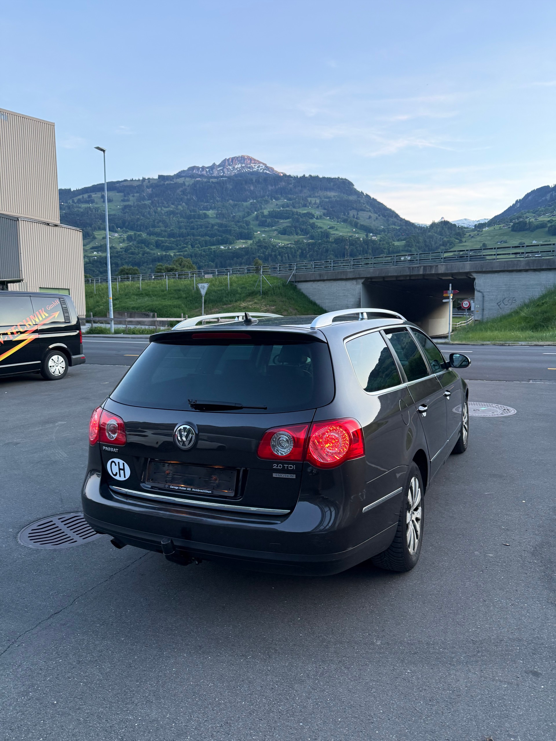 VW Passat Variant 2.0 TDI Highline 4Motion-image-18