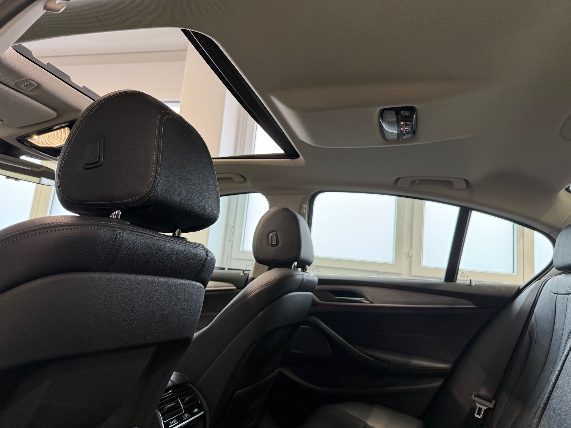 BMW 540i xDrive Steptronic-image-21