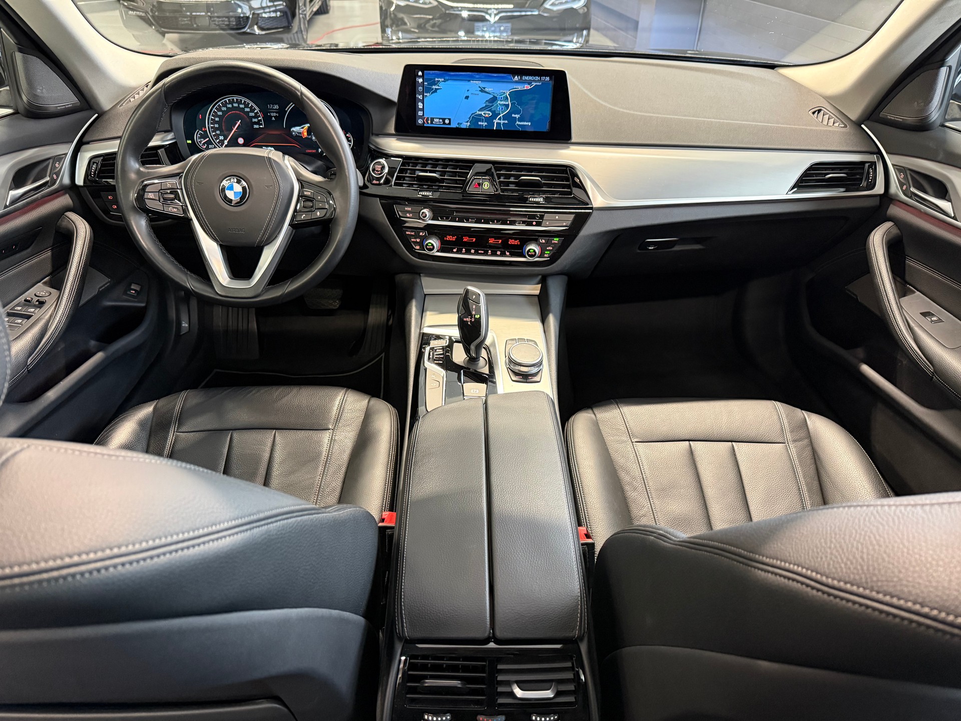 BMW 540i xDrive Steptronic-image-18