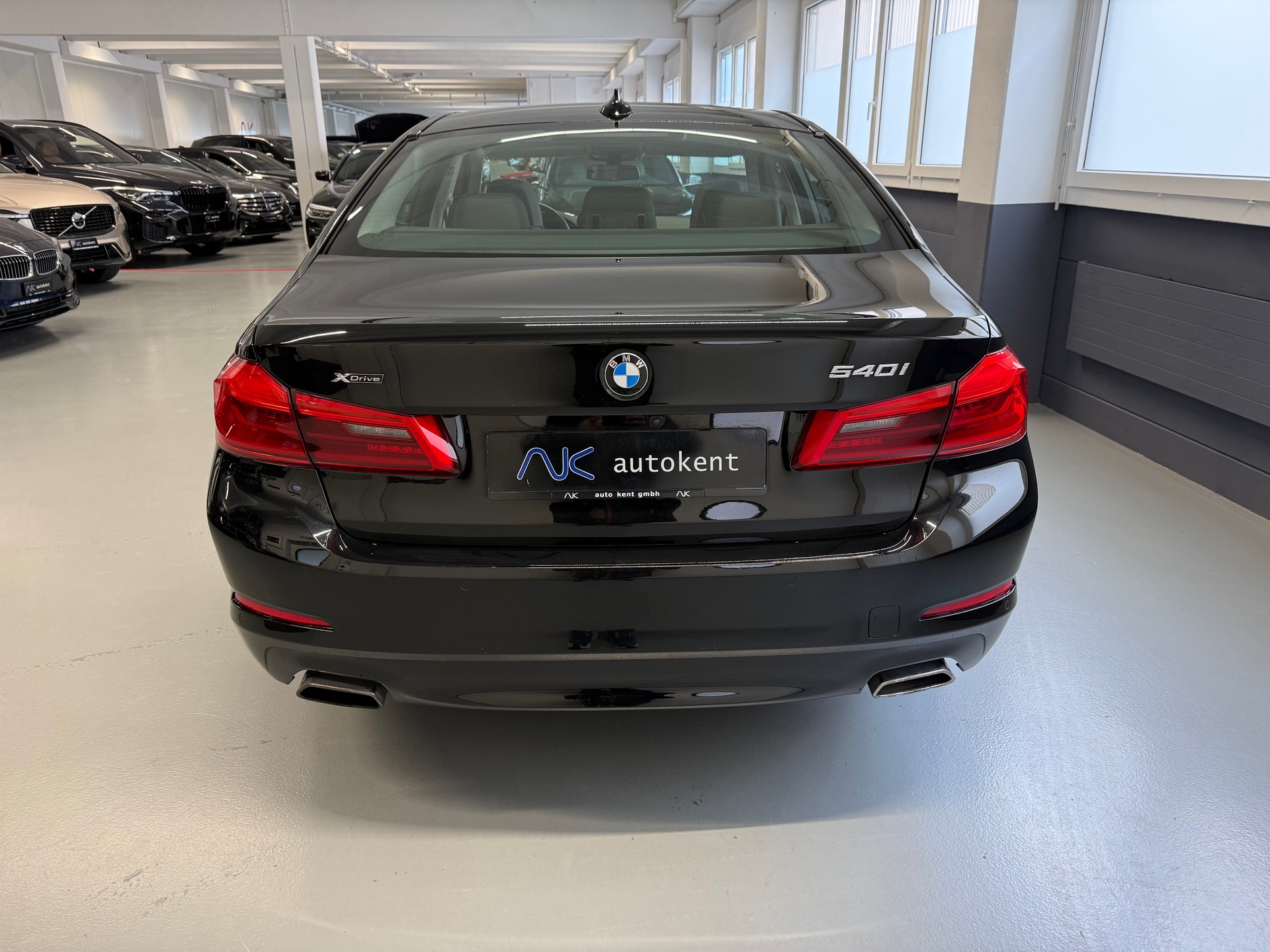 BMW 540i xDrive Steptronic-image-4