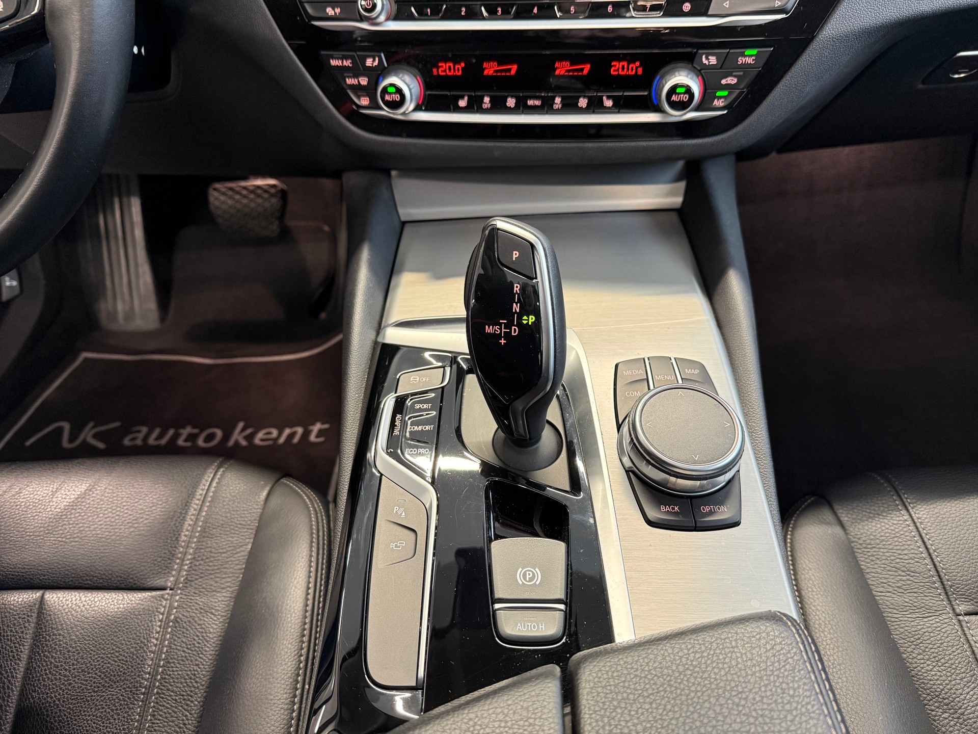 BMW 540i xDrive Steptronic-image-11