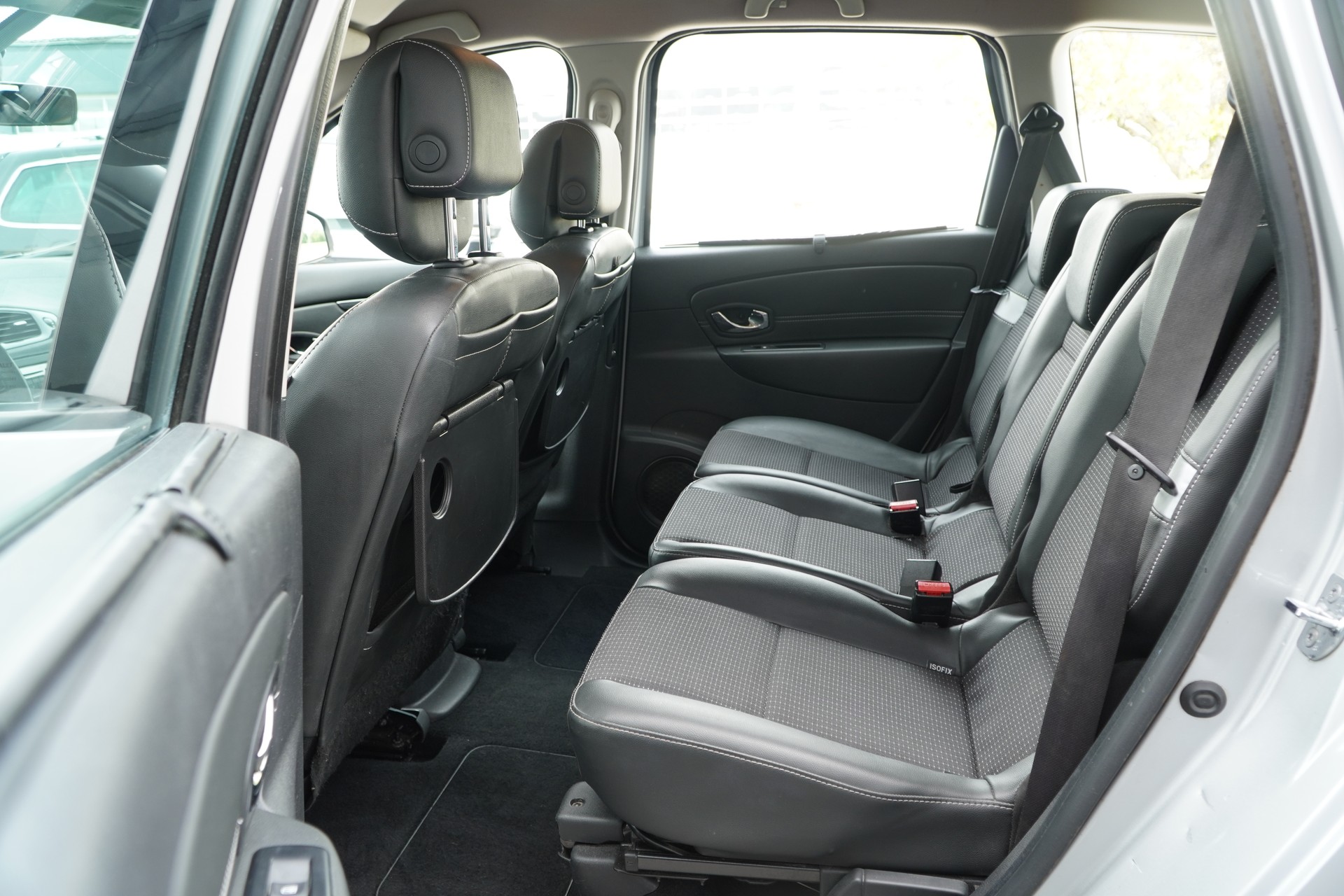 RENAULT Grand Scénic 2.0 16V Dynamique X-Tronic CVT-image-9