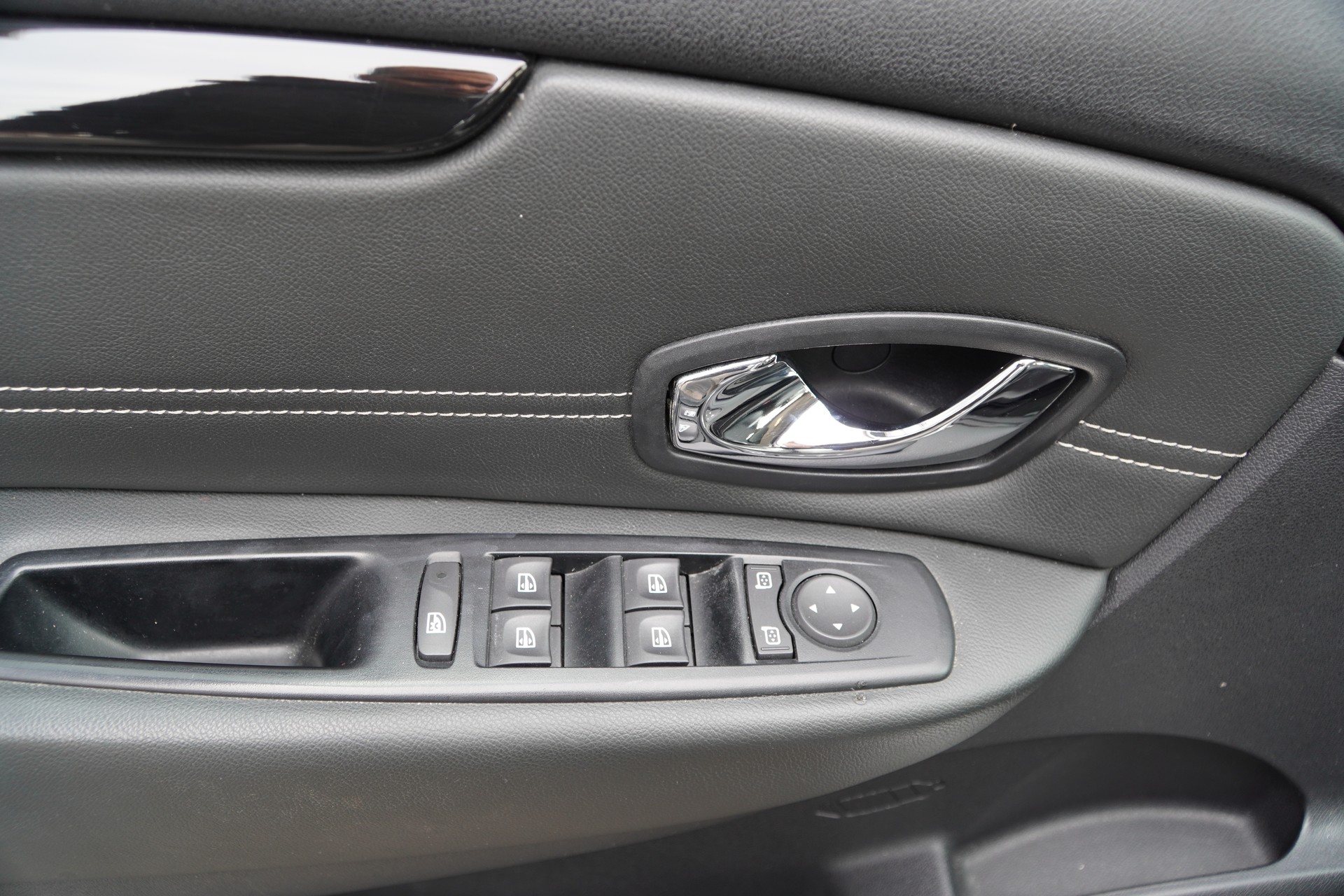RENAULT Grand Scénic 2.0 16V Dynamique X-Tronic CVT-image-22