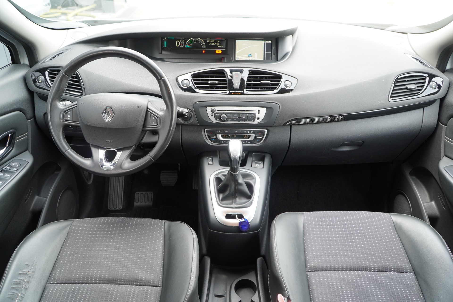 RENAULT Grand Scénic 2.0 16V Dynamique X-Tronic CVT-image-10