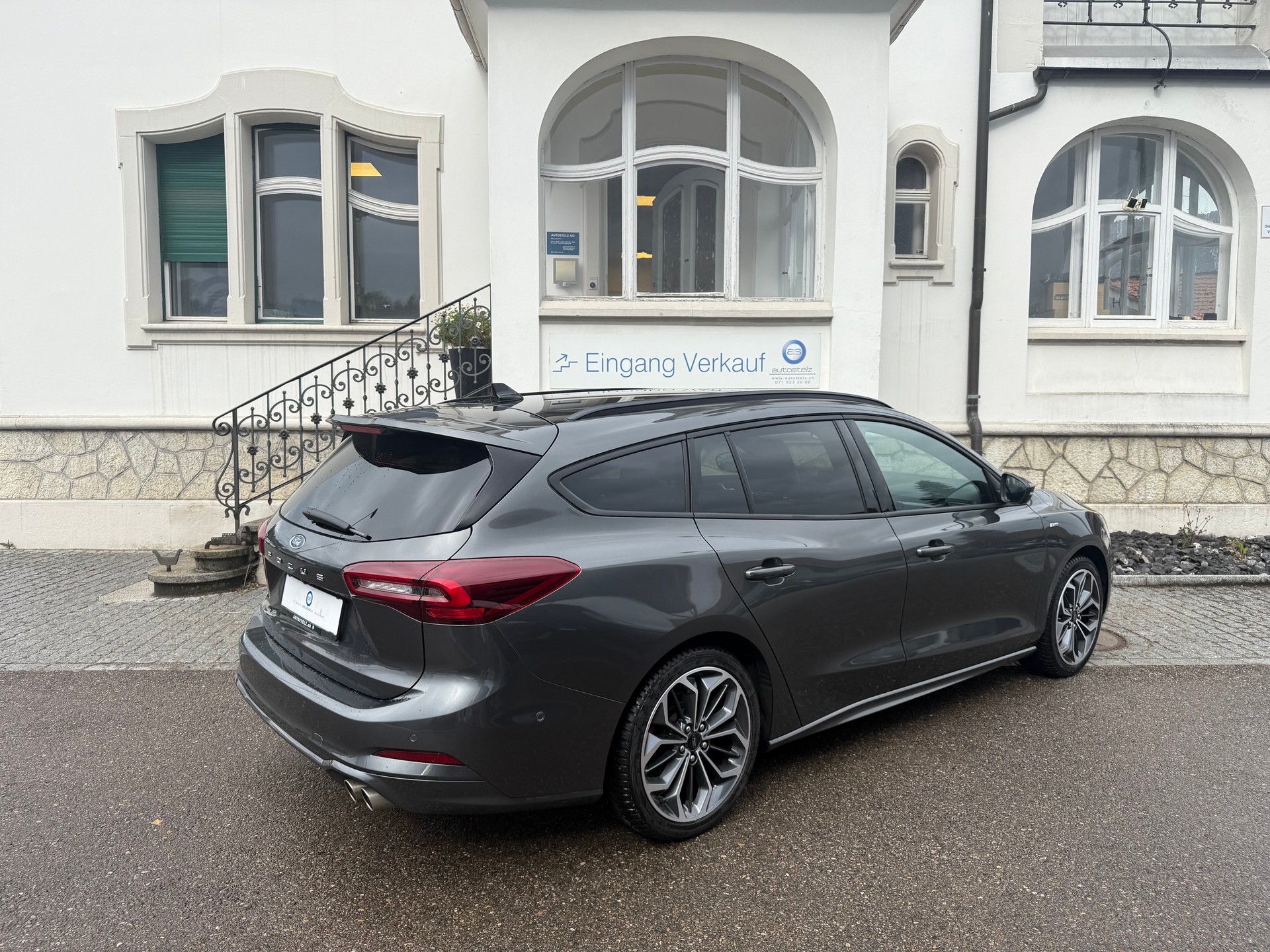 FORD Focus Station Wagon 1.0i EcoB Hybrid 155 ST-Line X-image-4
